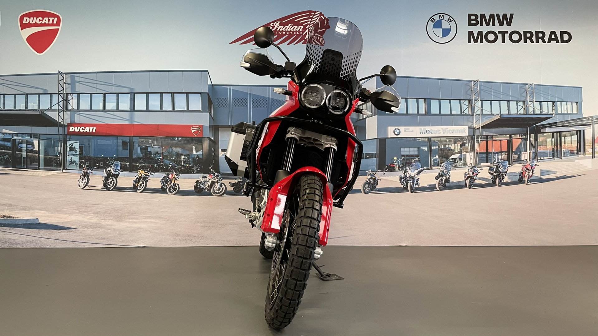 DUCATI 937 DesertX V2 Discovery-showroom-element-1
