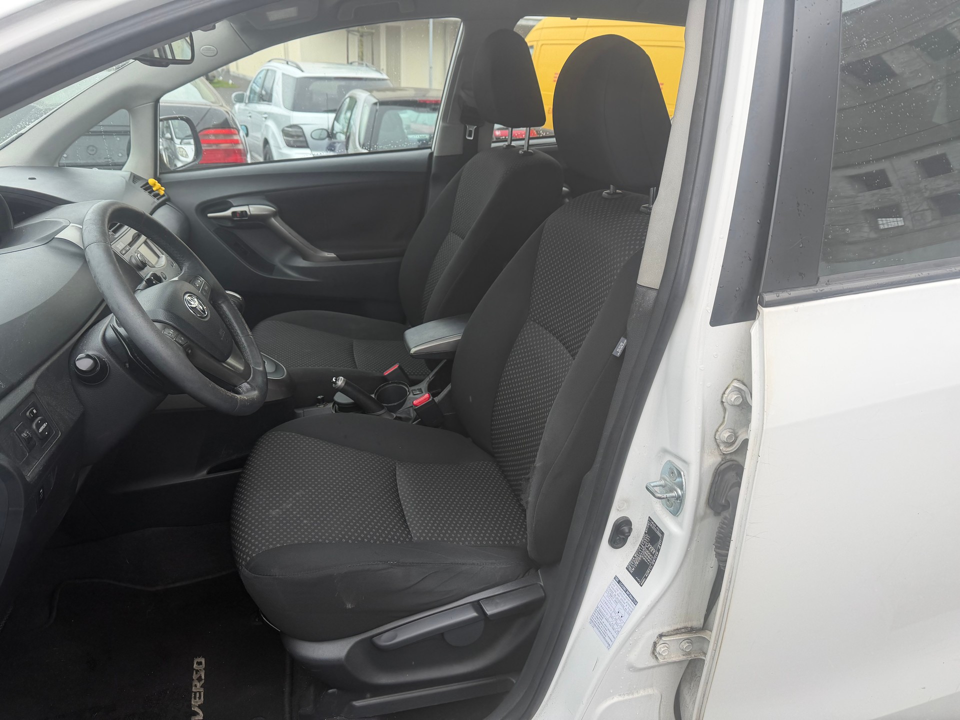 TOYOTA Verso 2.2 D-CAT Linea Luna Automatic-image-9