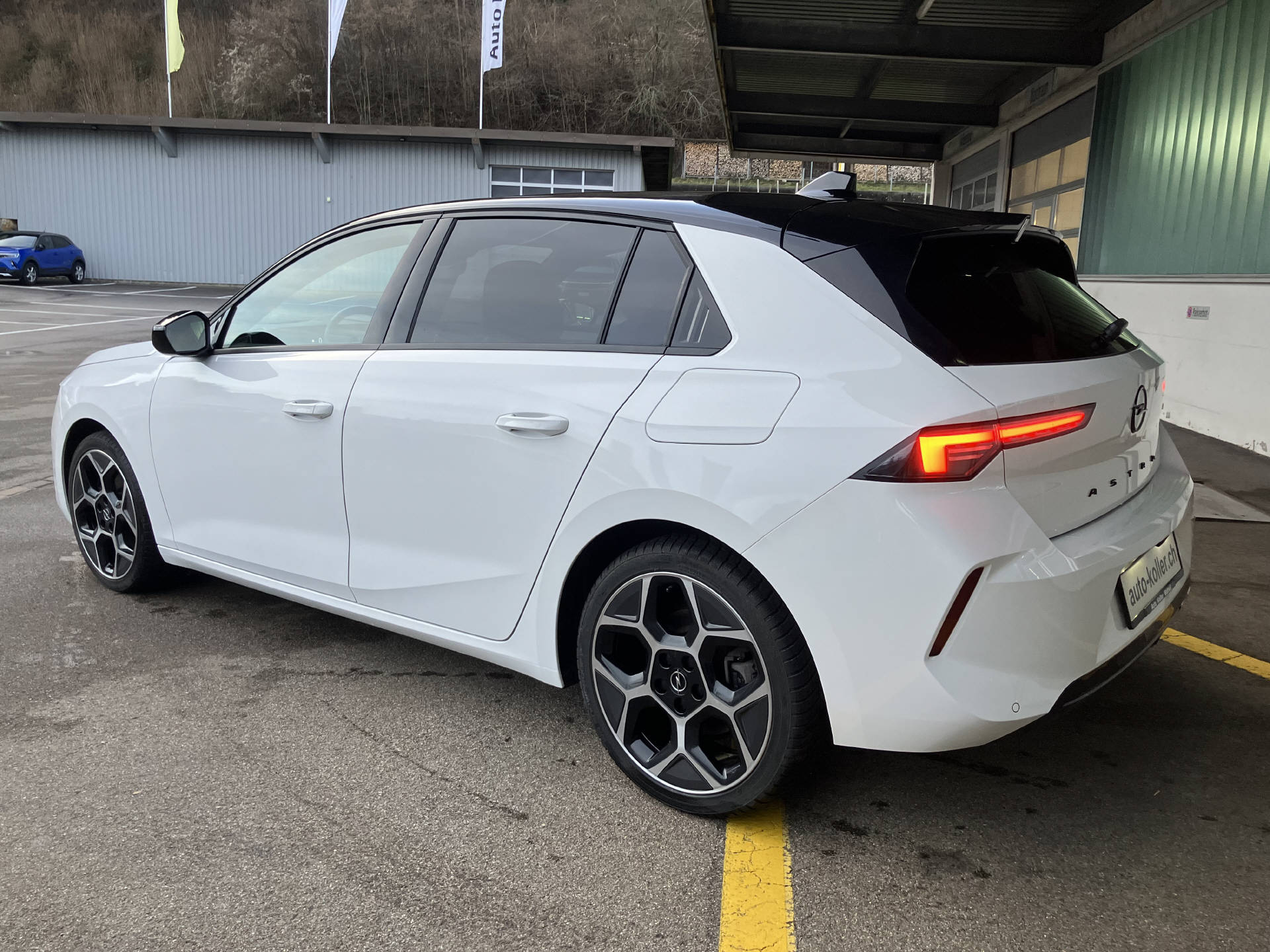 OPEL Astra 1.6 T PHEV 180 Swiss Plus-image-1