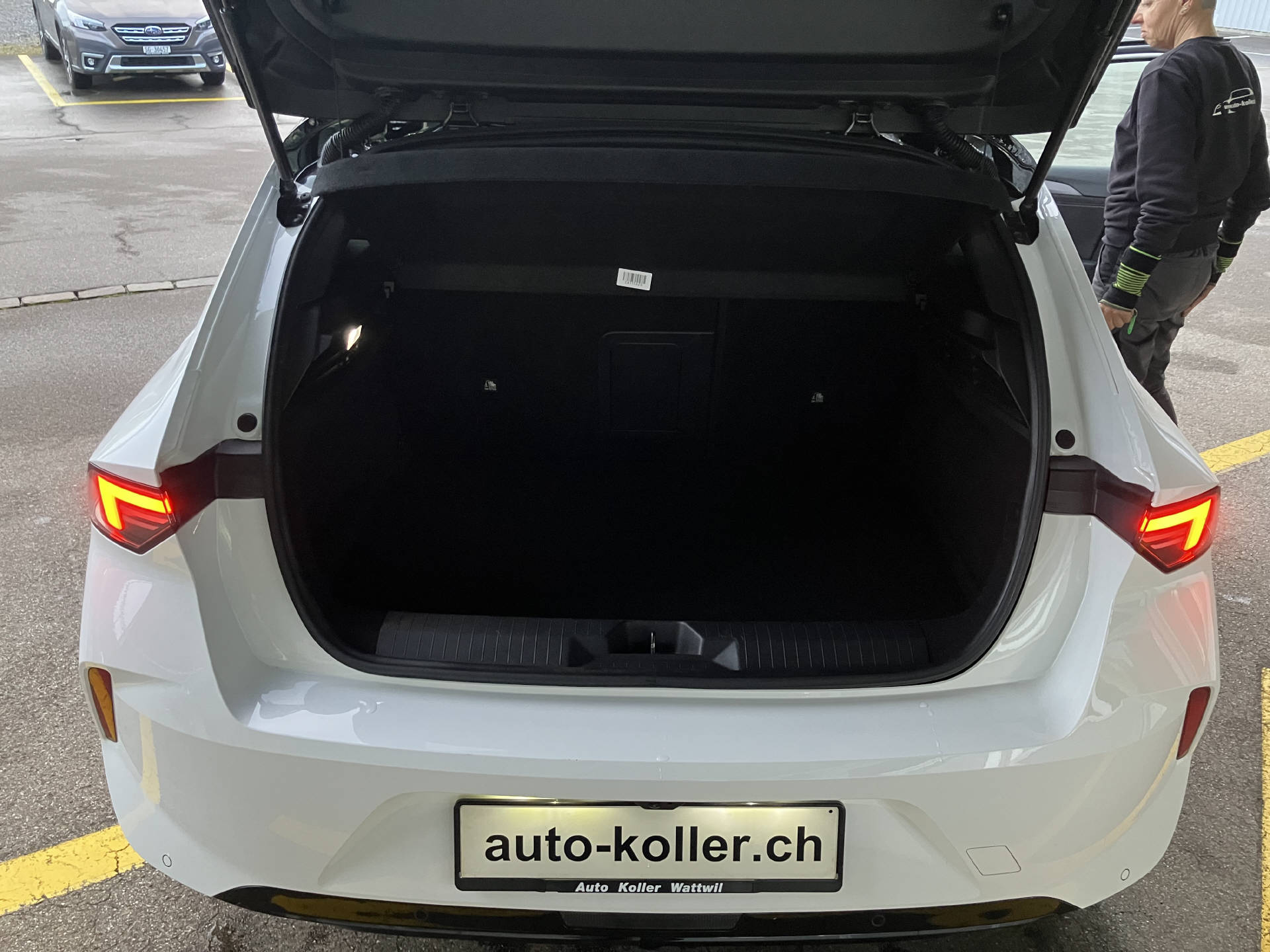 OPEL Astra 1.6 T PHEV 180 Swiss Plus-image-7