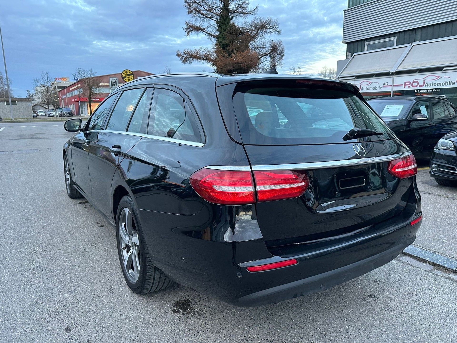 MERCEDES-BENZ E 220 d 4Matic 9G-Tronic-image-7