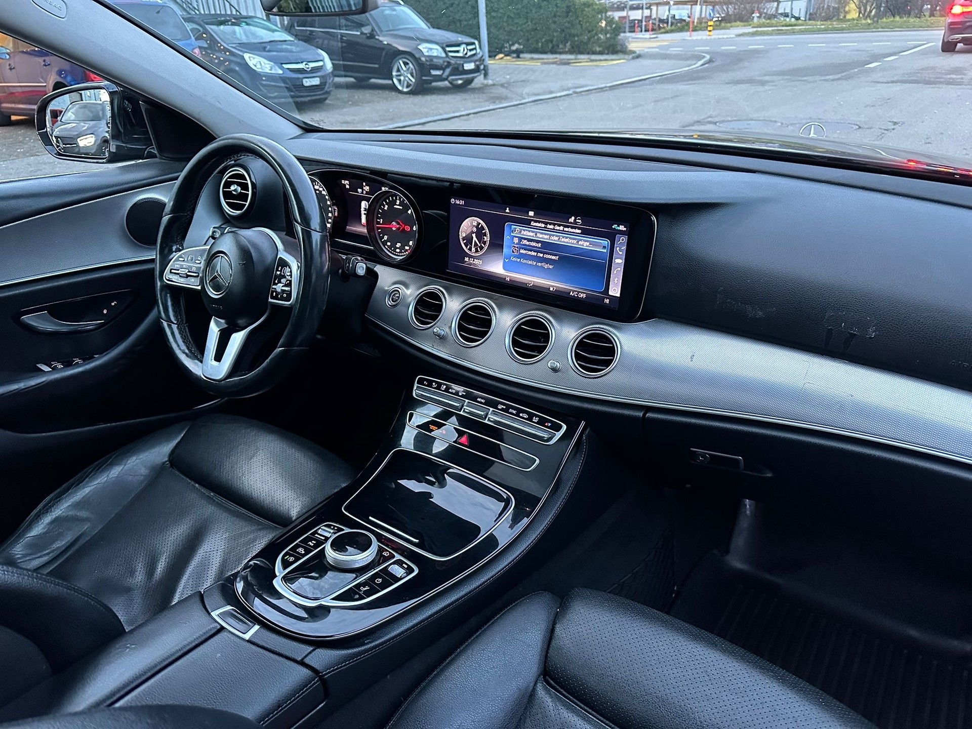 MERCEDES-BENZ E 220 d 4Matic 9G-Tronic-image-10