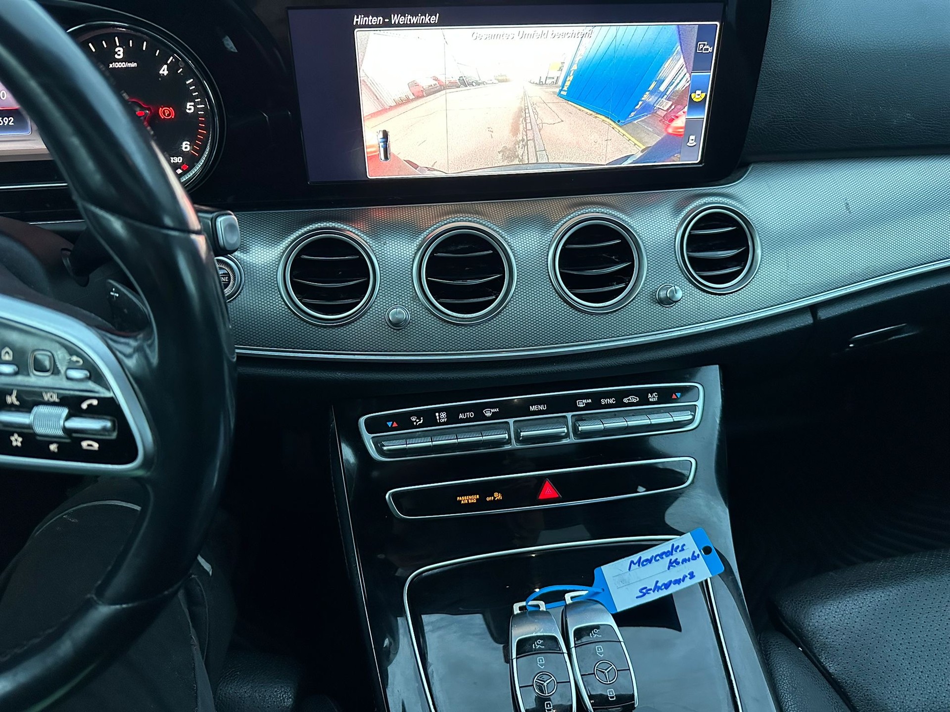 MERCEDES-BENZ E 220 d 4Matic 9G-Tronic-image-11