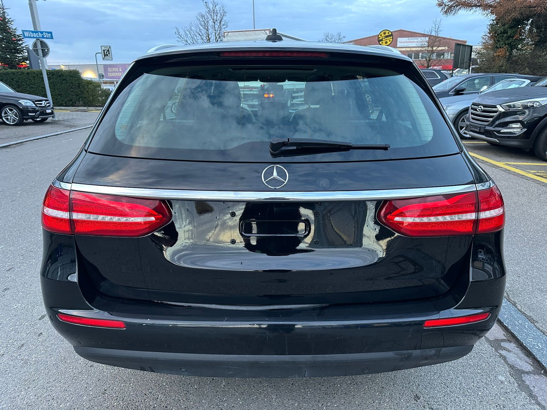 MERCEDES-BENZ E 220 d 4Matic 9G-Tronic-image-6
