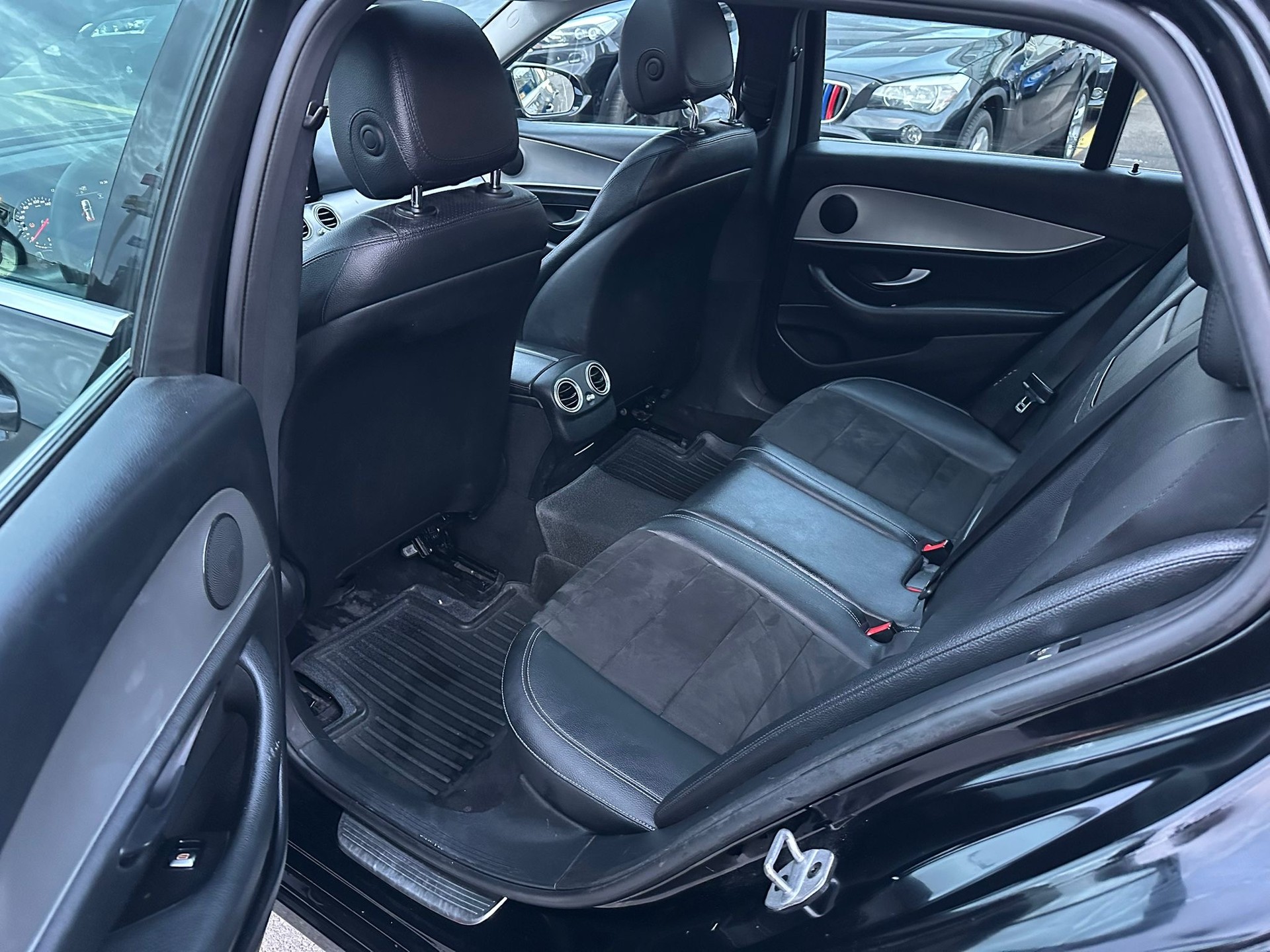 MERCEDES-BENZ E 220 d 4Matic 9G-Tronic-image-9