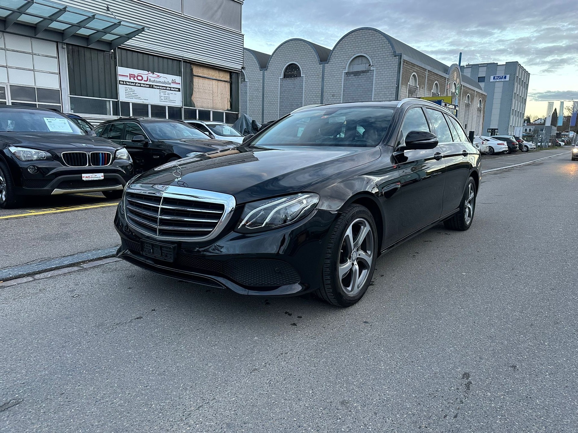 MERCEDES-BENZ E 220 d 4Matic 9G-Tronic-image-1