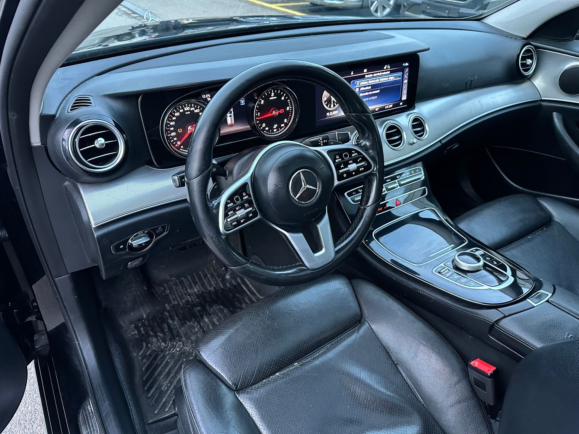 MERCEDES-BENZ E 220 d 4Matic 9G-Tronic-image-8