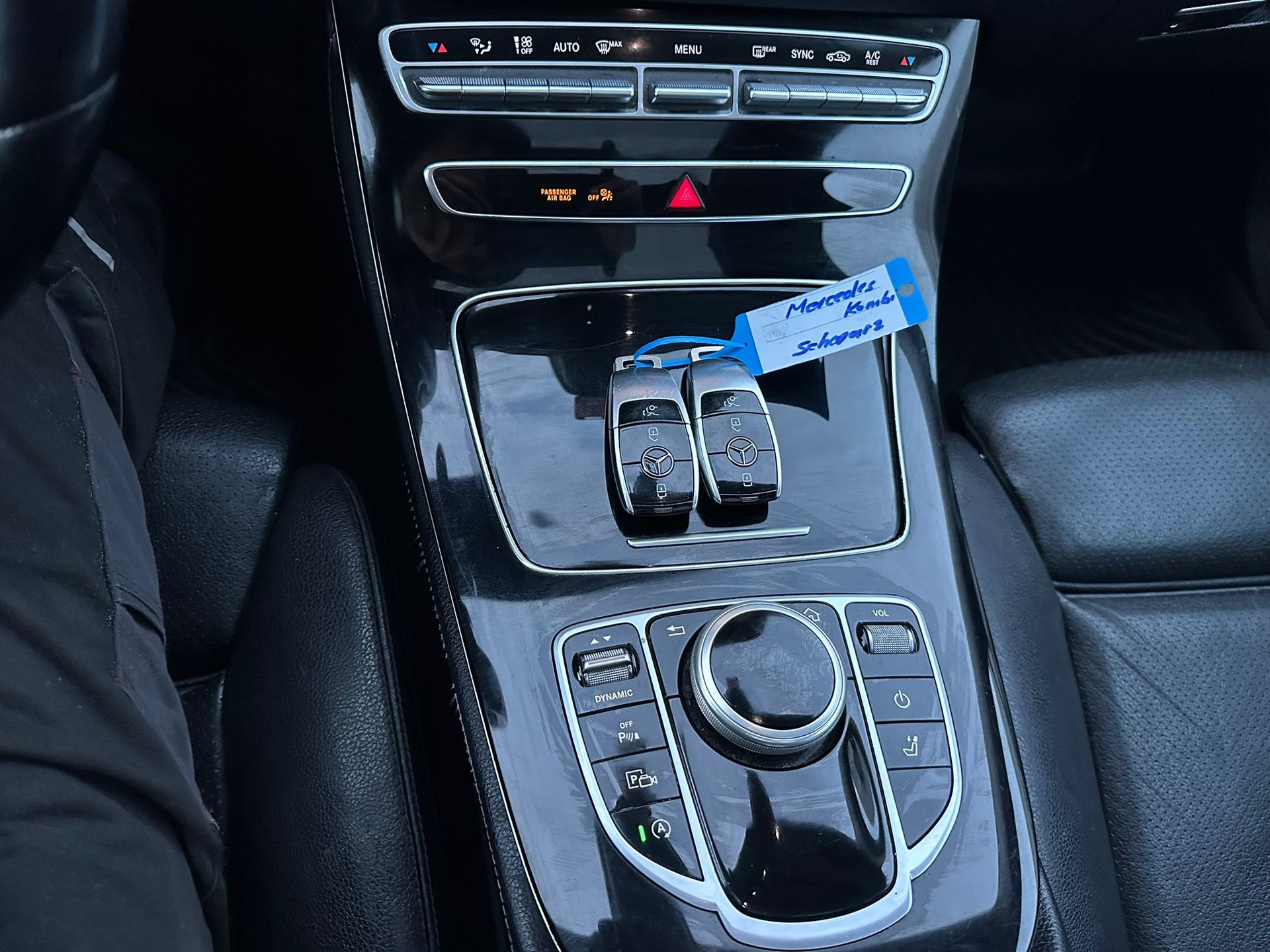 MERCEDES-BENZ E 220 d 4Matic 9G-Tronic-image-16