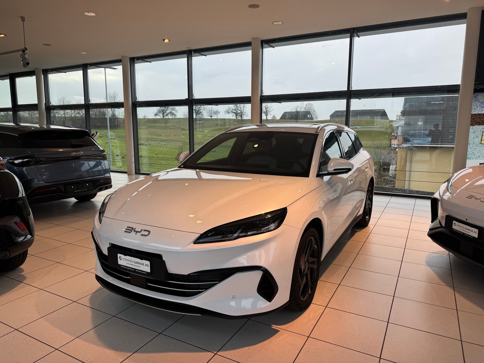 BYD Seal 6 DM-i Tour. Comfort-showroom-element-3