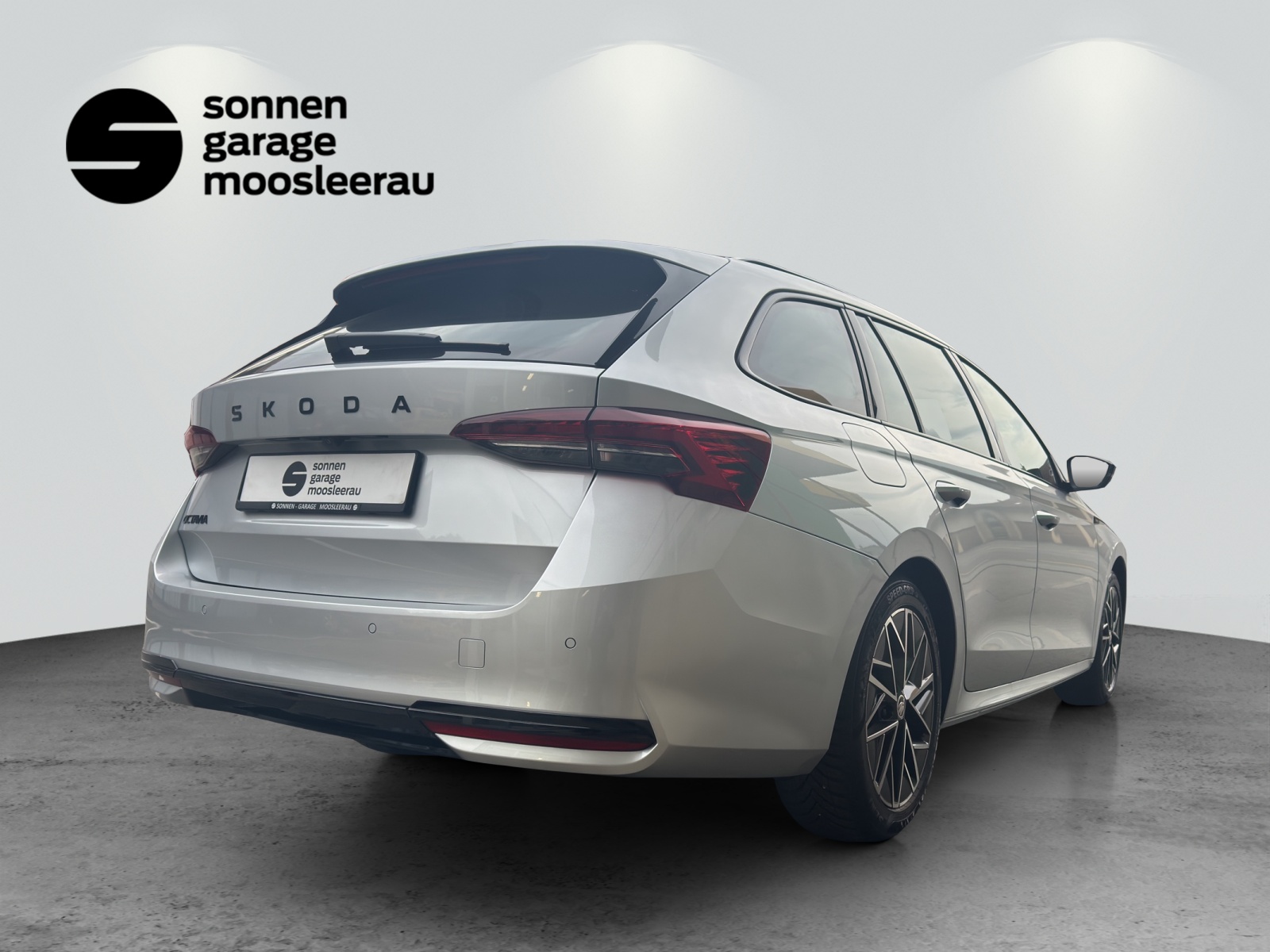 SKODA Octavia Combi 1.5 TSI mHEV DSG Sport Line-image-3