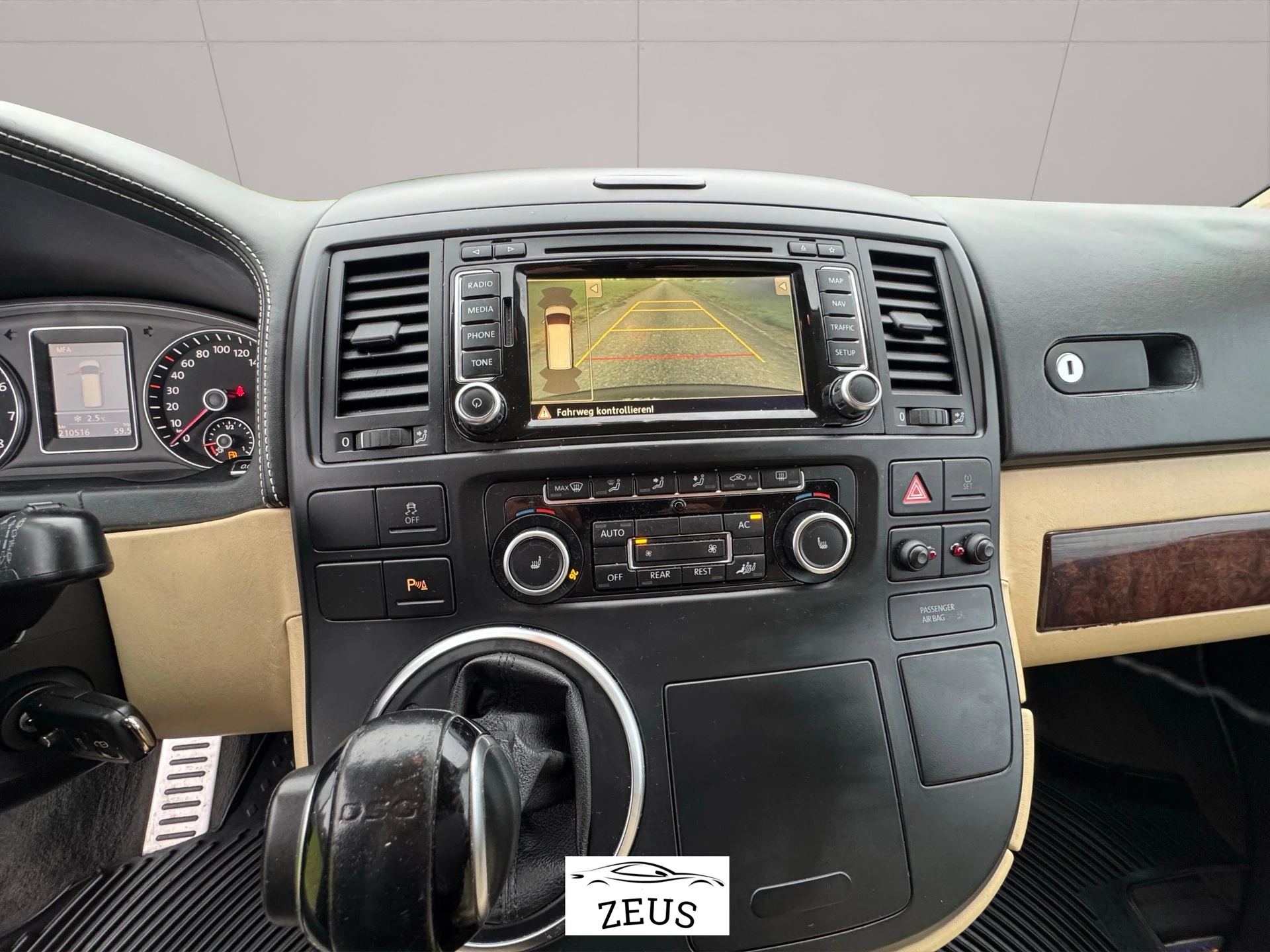 VW T5 Multivan 2.0 TSI | VIP Business Umbau-image-10