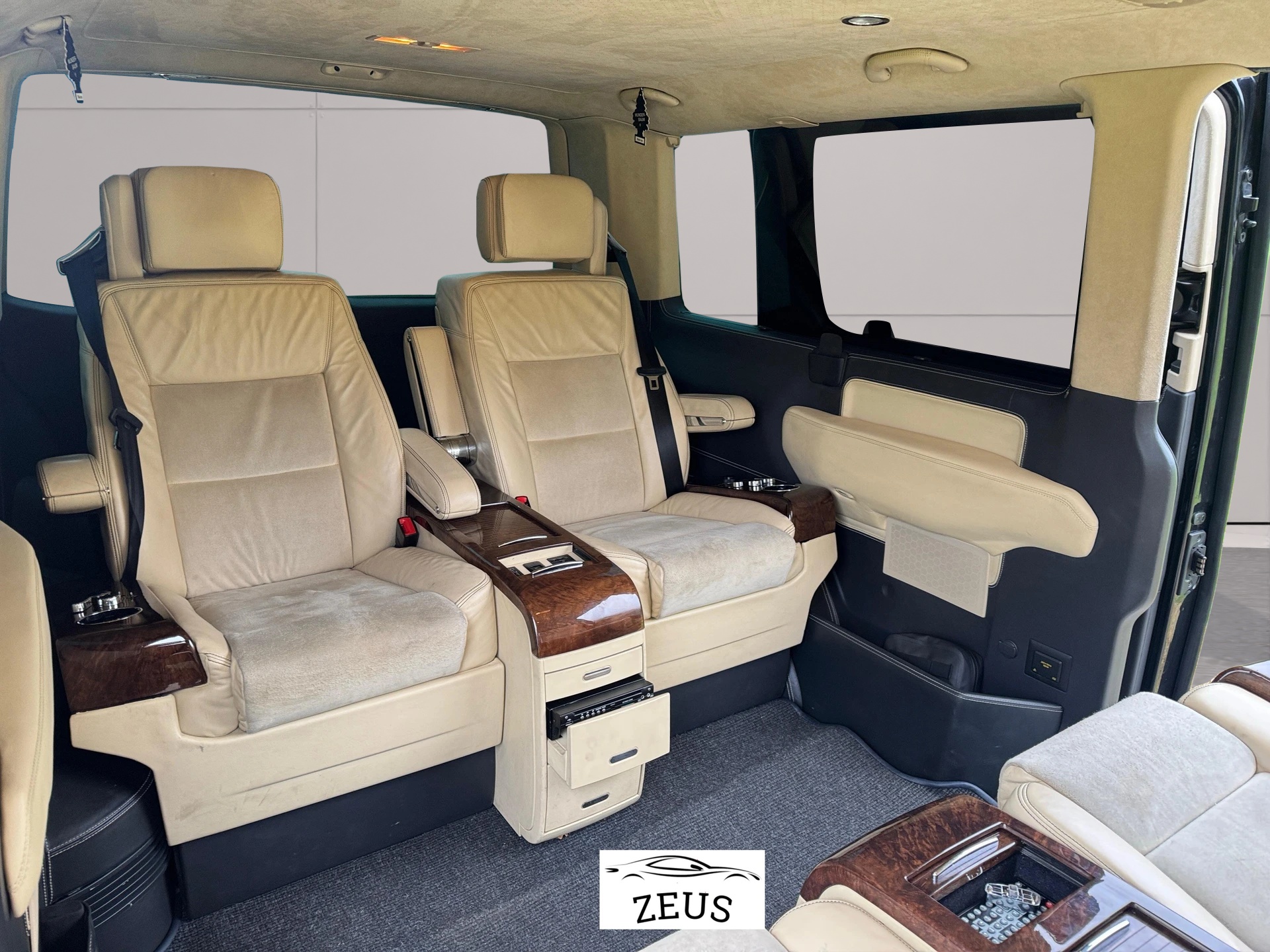 VW T5 Multivan 2.0 TSI | VIP Business Umbau-image-12