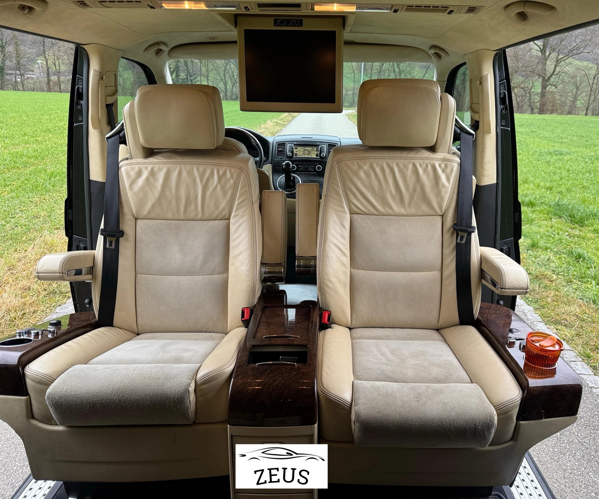 VW T5 Multivan 2.0 TSI | VIP Business Umbau-image-13