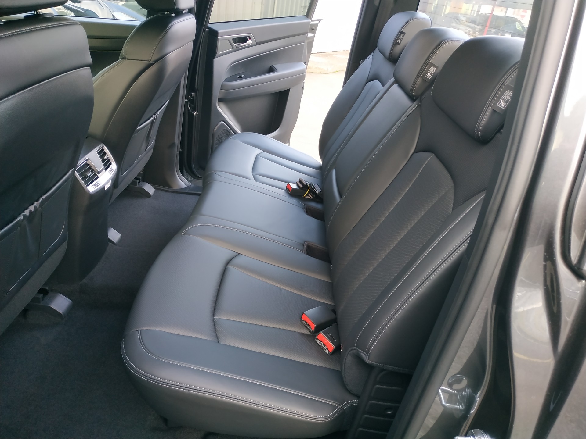 KGM-SsangYong Grand Musso 2.2 Titanium 4WD Automat-image-20