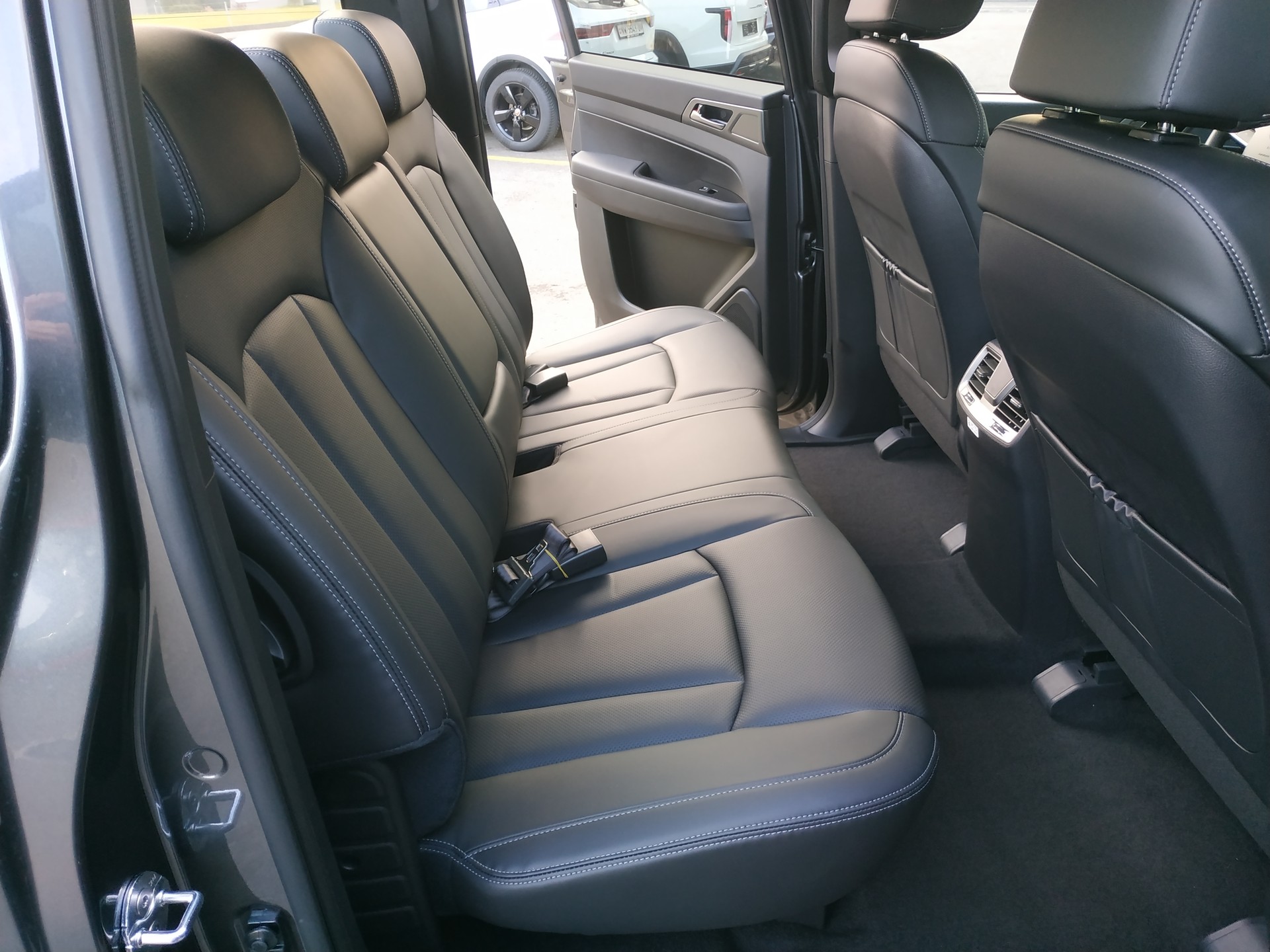 KGM-SsangYong Grand Musso 2.2 Titanium 4WD Automat-image-19