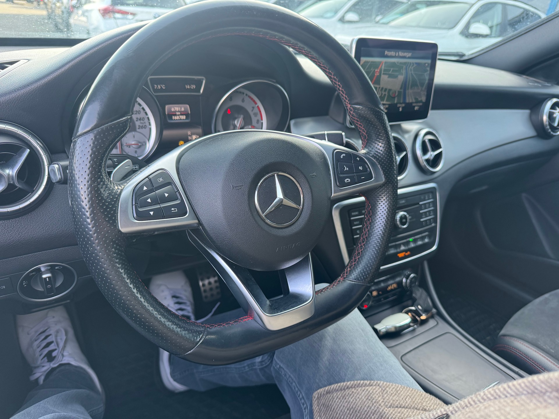 MERCEDES-BENZ CLA Shooting Brake 250 AMG Line 4Matic 7G-DCT-image-15