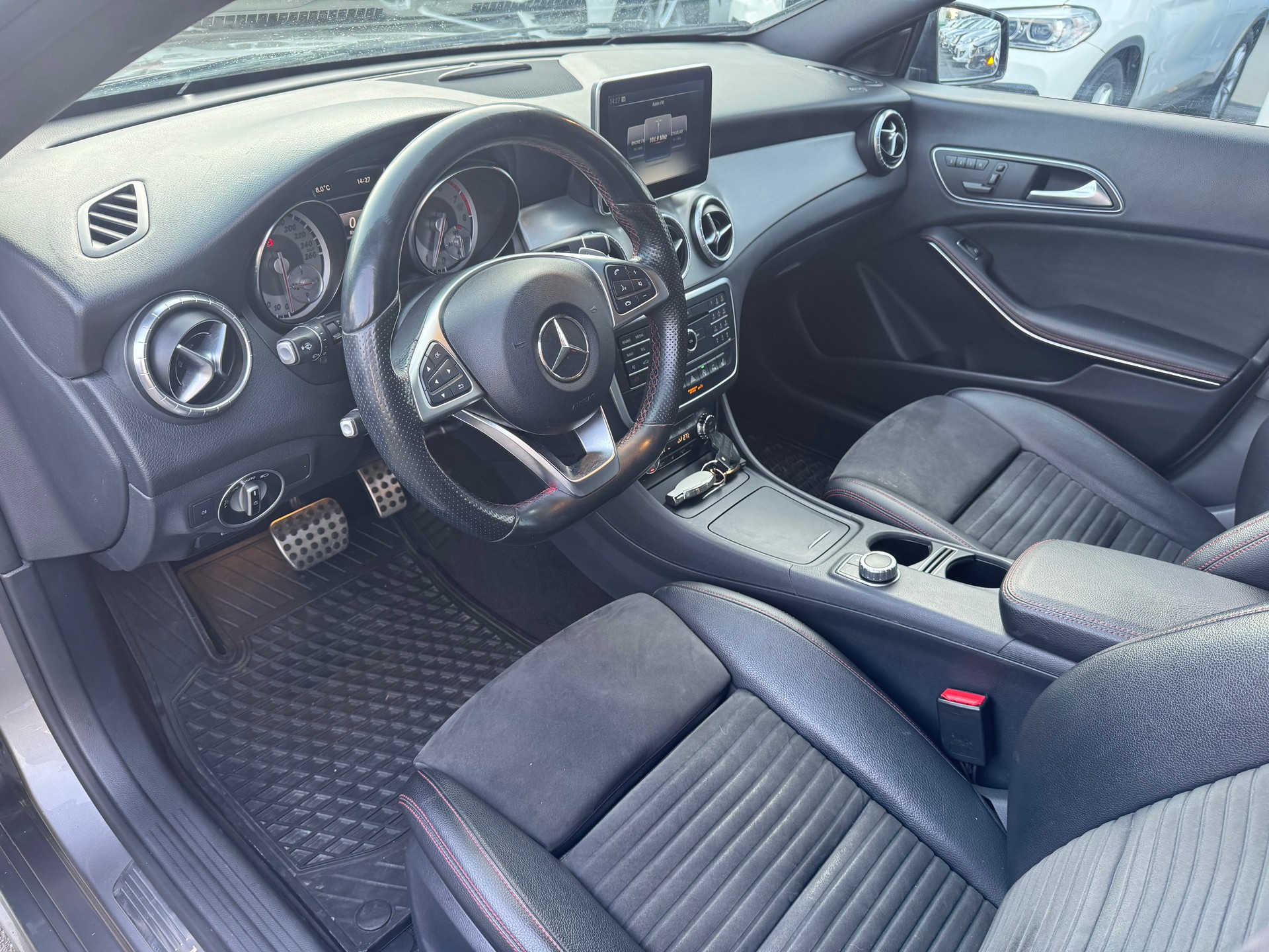 MERCEDES-BENZ CLA Shooting Brake 250 AMG Line 4Matic 7G-DCT-image-8