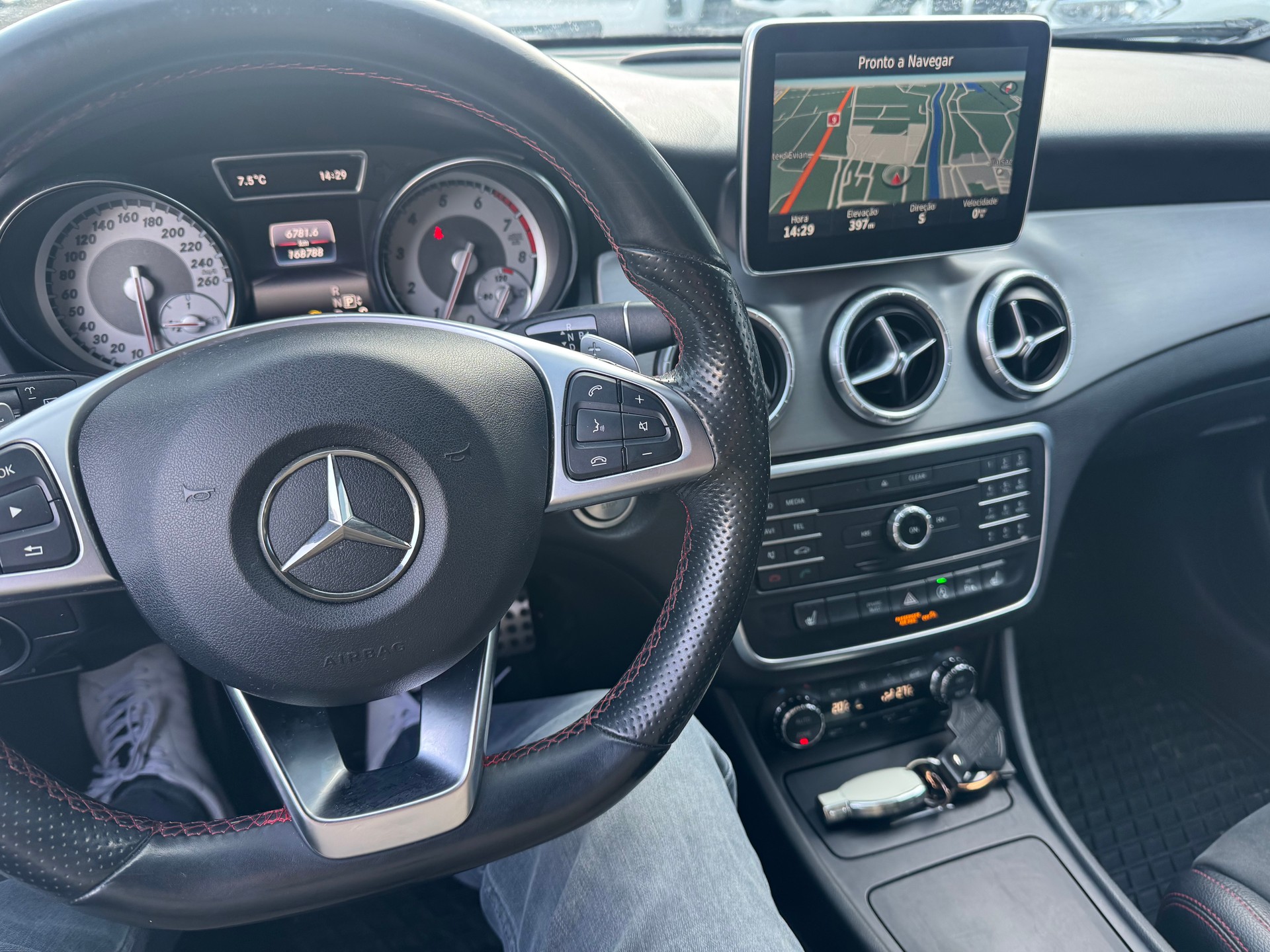 MERCEDES-BENZ CLA Shooting Brake 250 AMG Line 4Matic 7G-DCT-image-13