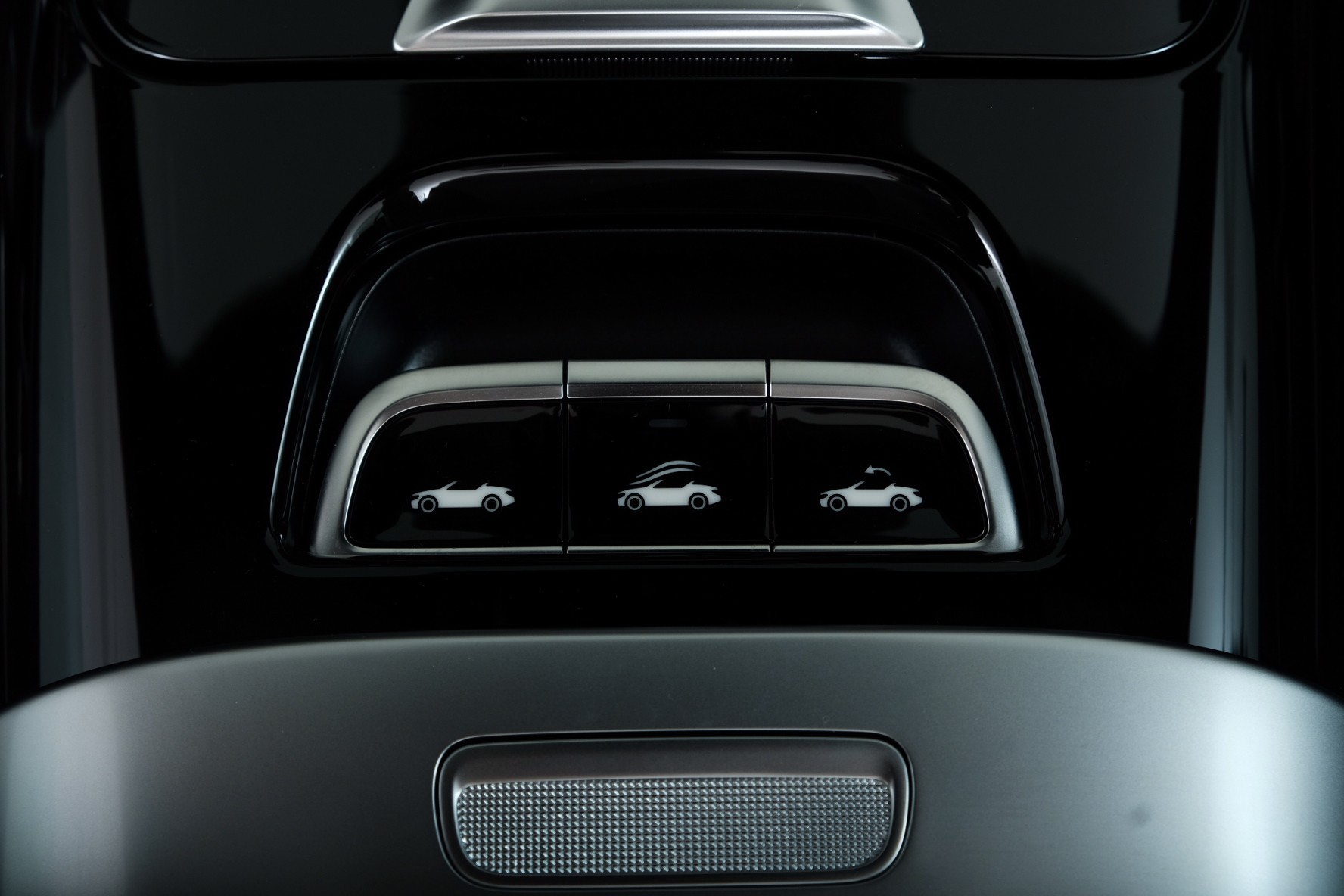 MERCEDES-BENZ CLE AMG 53 Cabrio 4Matic+ 9G-Tronic-image-19