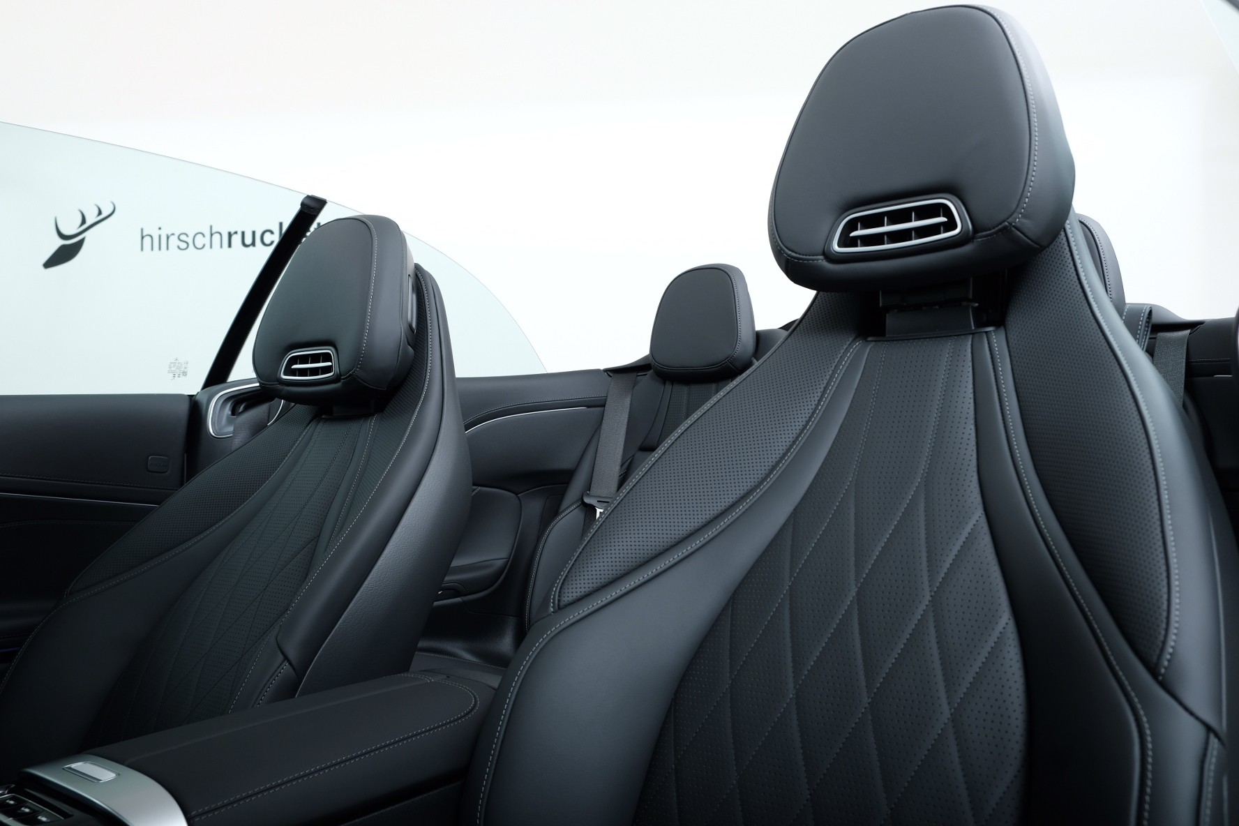 MERCEDES-BENZ CLE AMG 53 Cabrio 4Matic+ 9G-Tronic-image-13