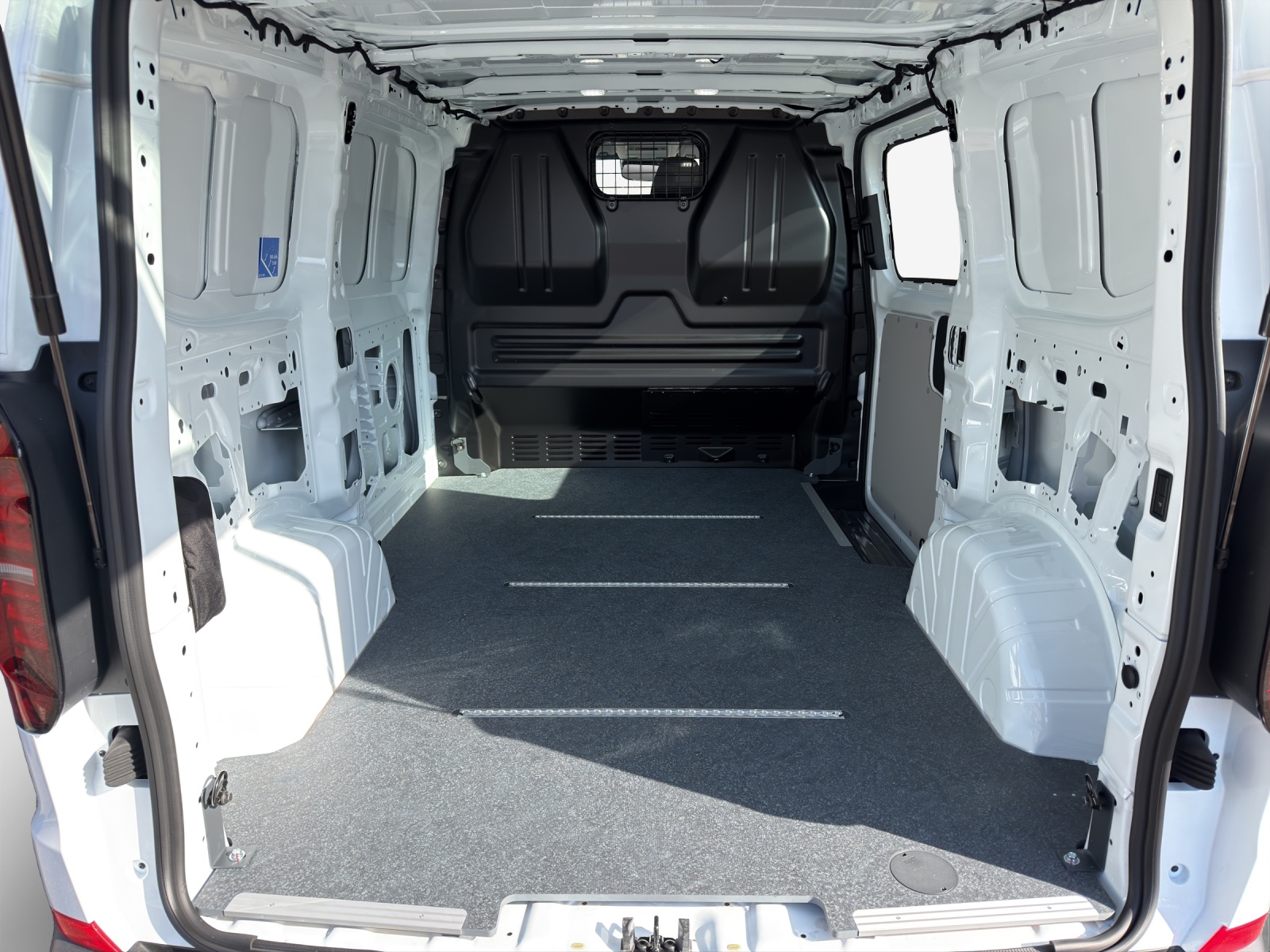 VW Transporter 2.0 TDI Automat-image-12