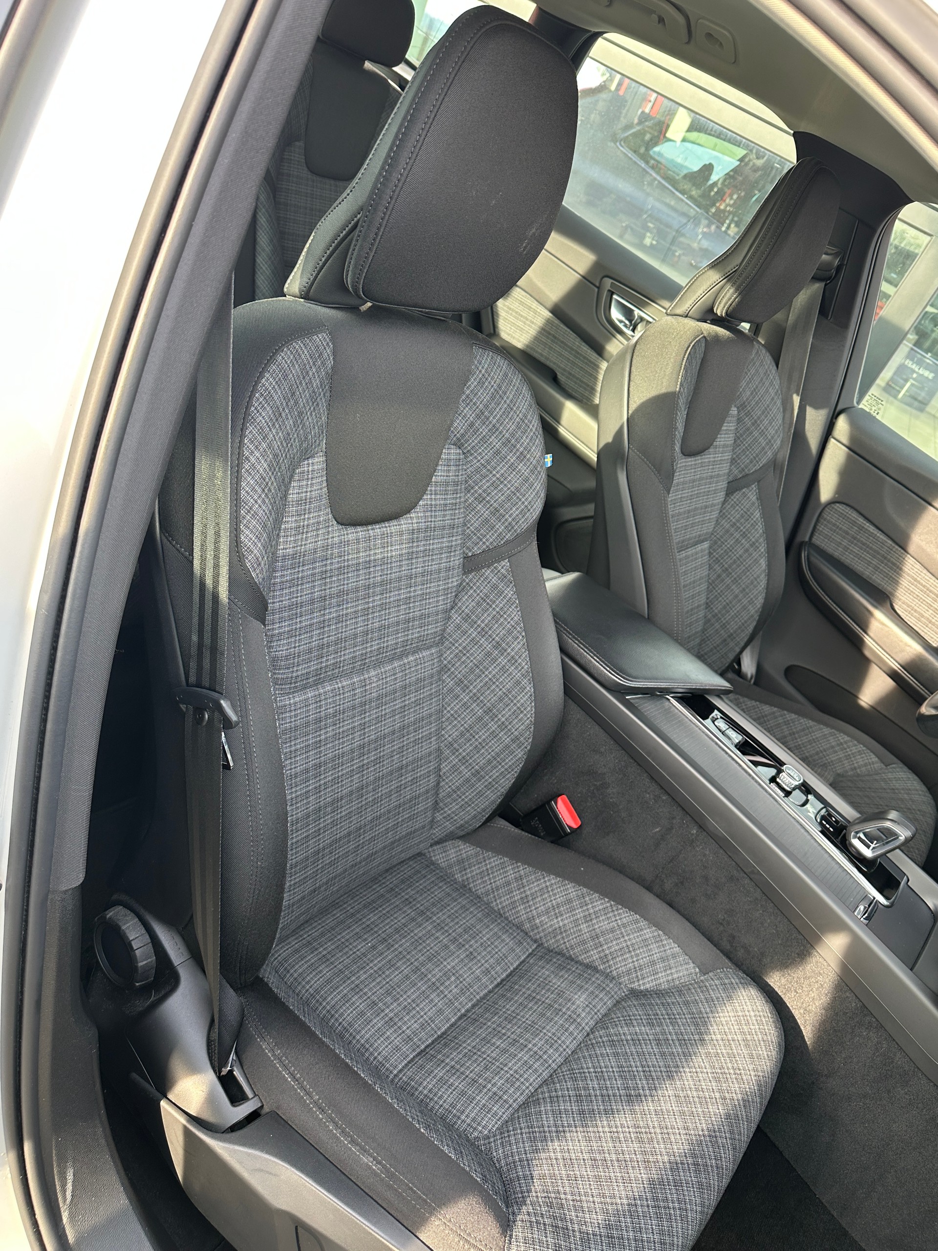 VOLVO XC60 B5 Benzin Mild Hybrid AWD Momentum Geartronic-image-9