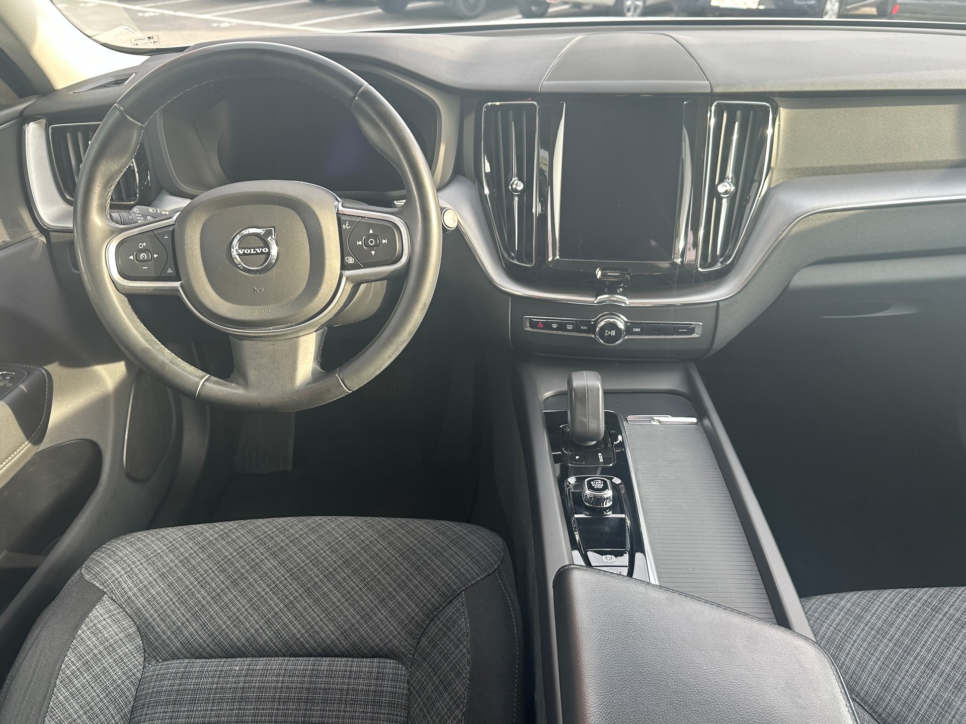 VOLVO XC60 B5 Benzin Mild Hybrid AWD Momentum Geartronic-image-8