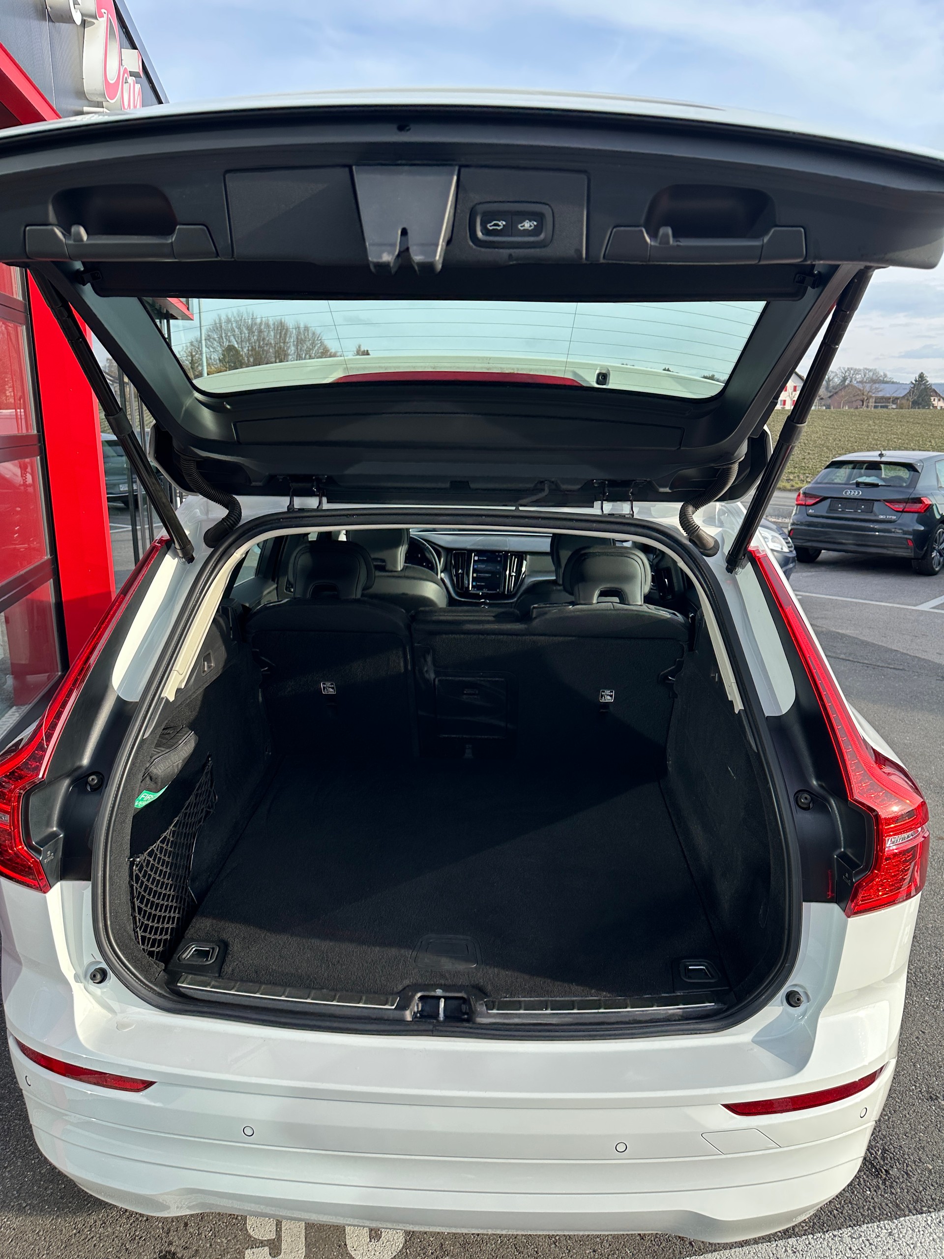 VOLVO XC60 B5 Benzin Mild Hybrid AWD Momentum Geartronic-image-7