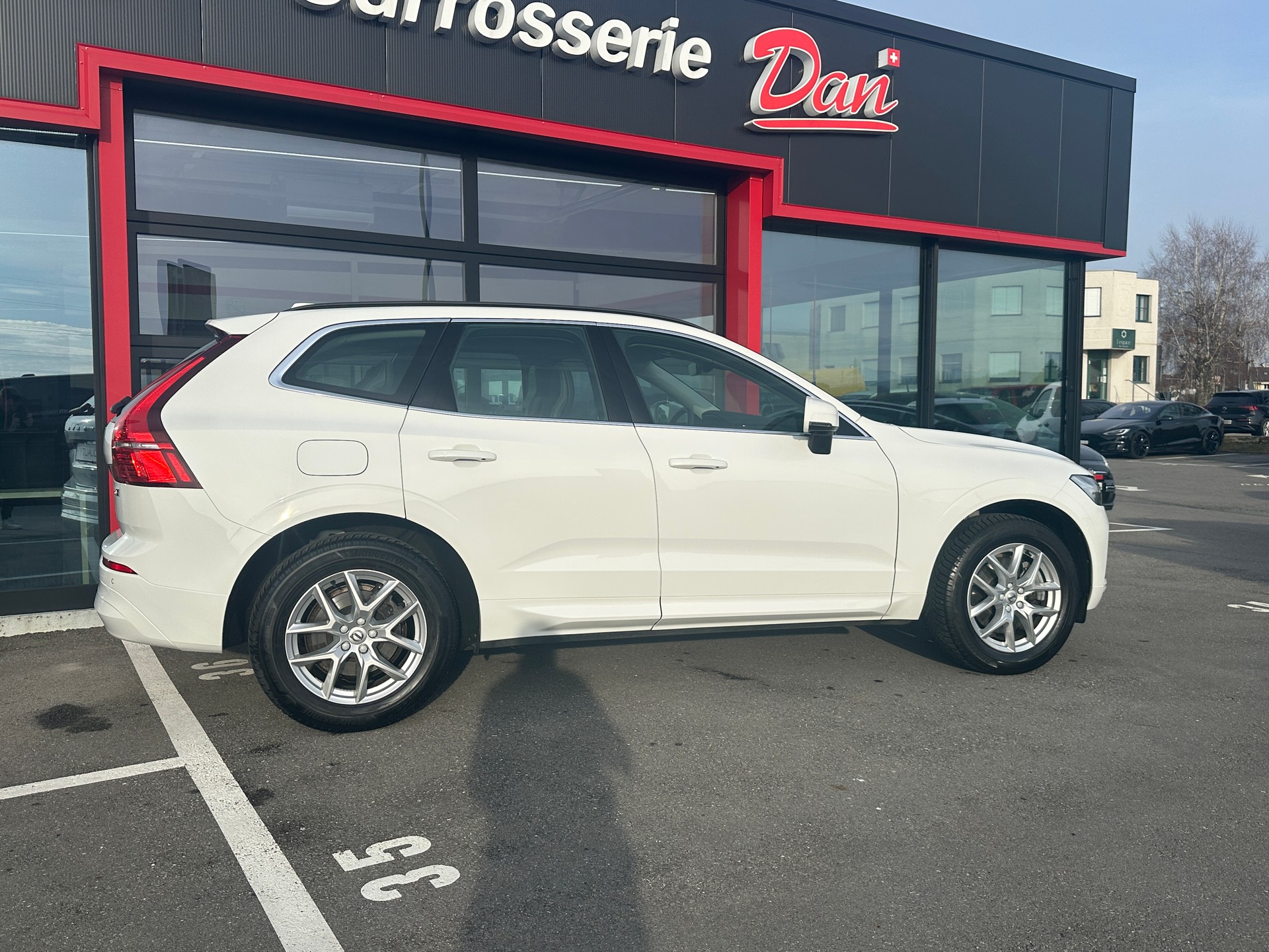 VOLVO XC60 B5 Benzin Mild Hybrid AWD Momentum Geartronic-image-4