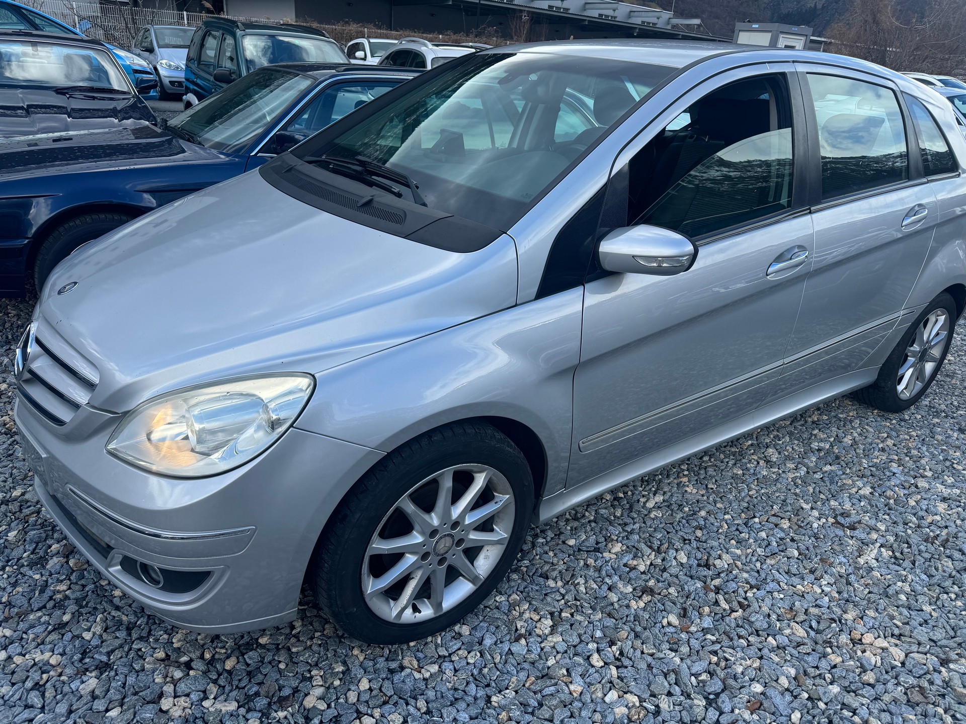 MERCEDES-BENZ B 200-image-2