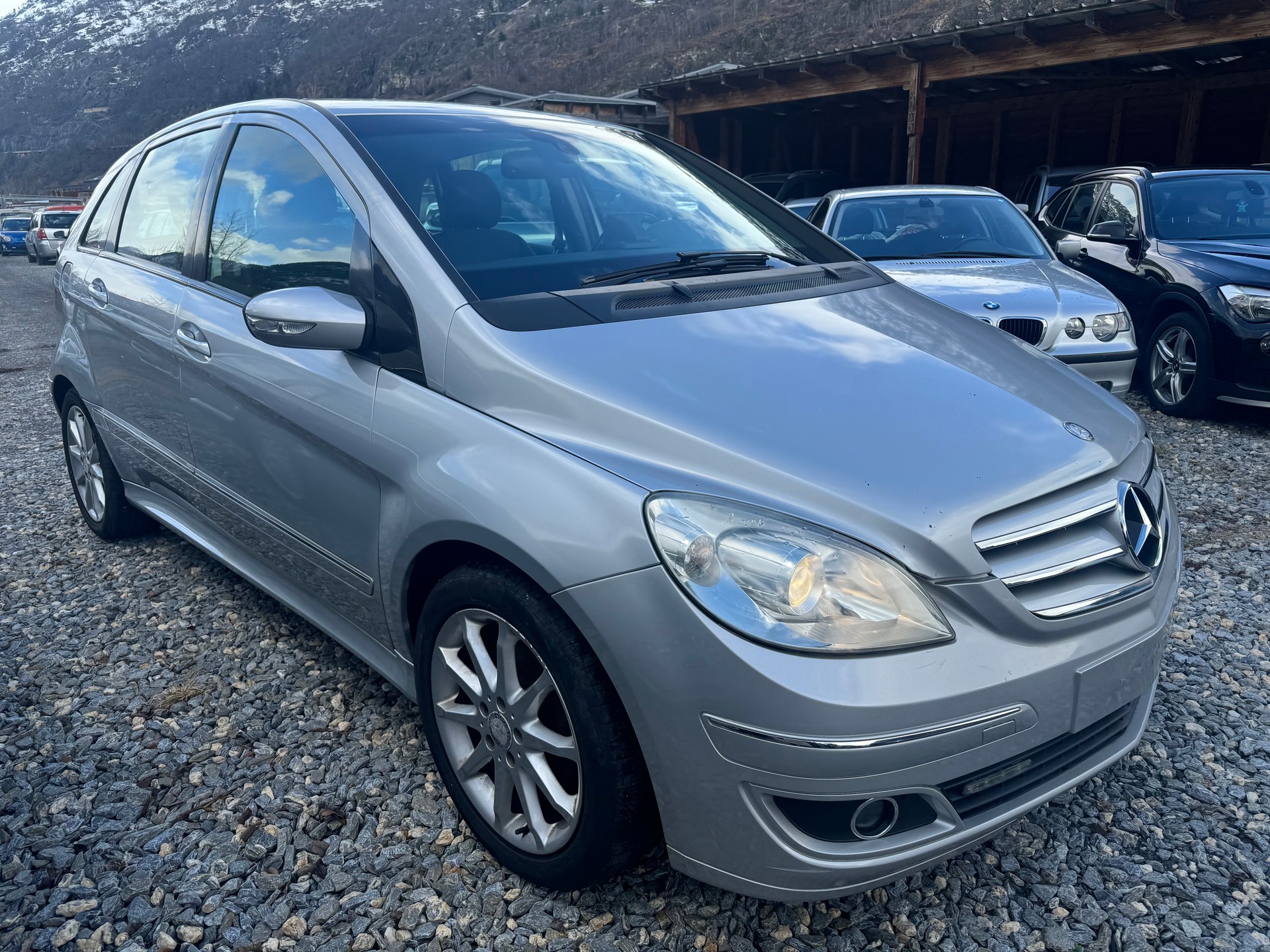 MERCEDES-BENZ B 200-image-4