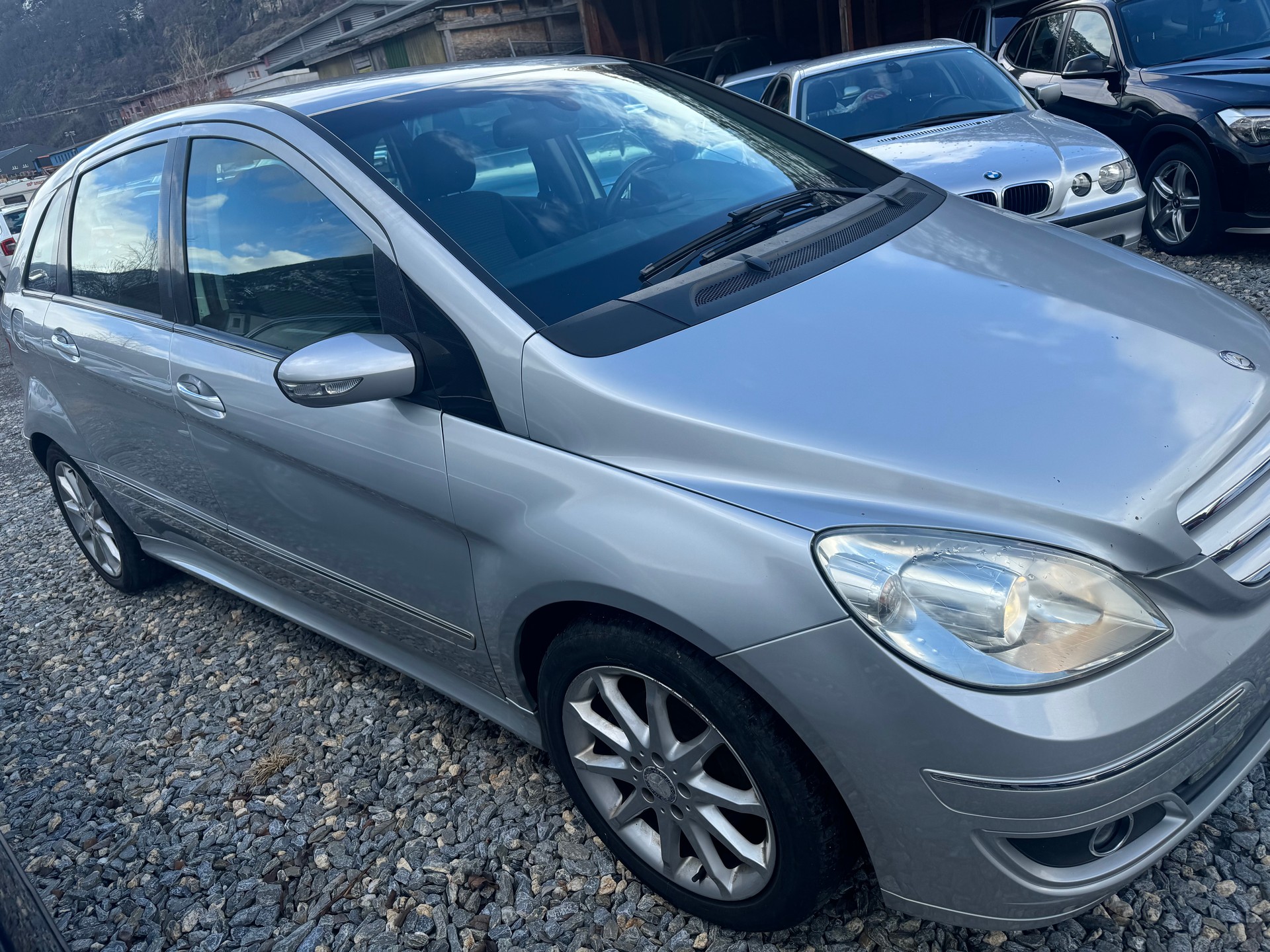 MERCEDES-BENZ B 200-image-3