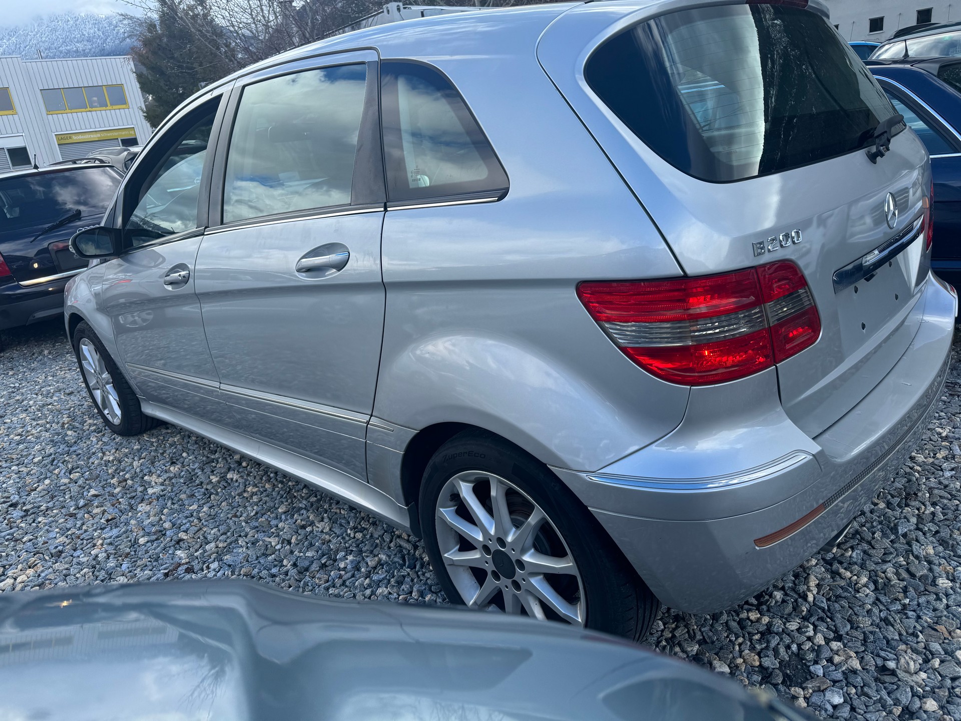 MERCEDES-BENZ B 200-image-11