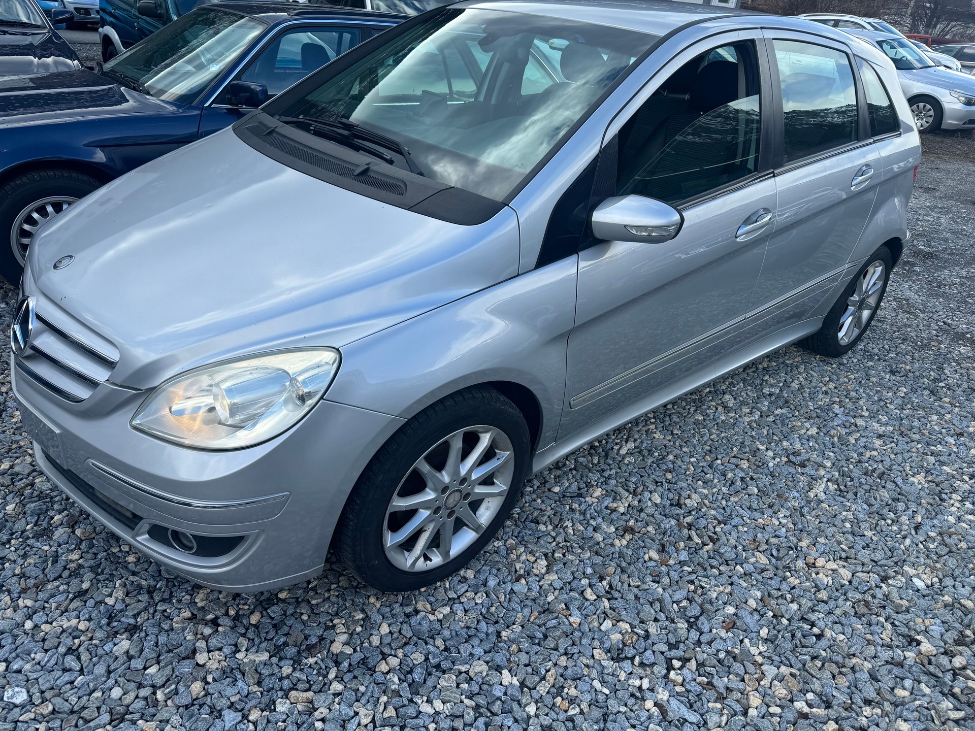 MERCEDES-BENZ B 200-image-10