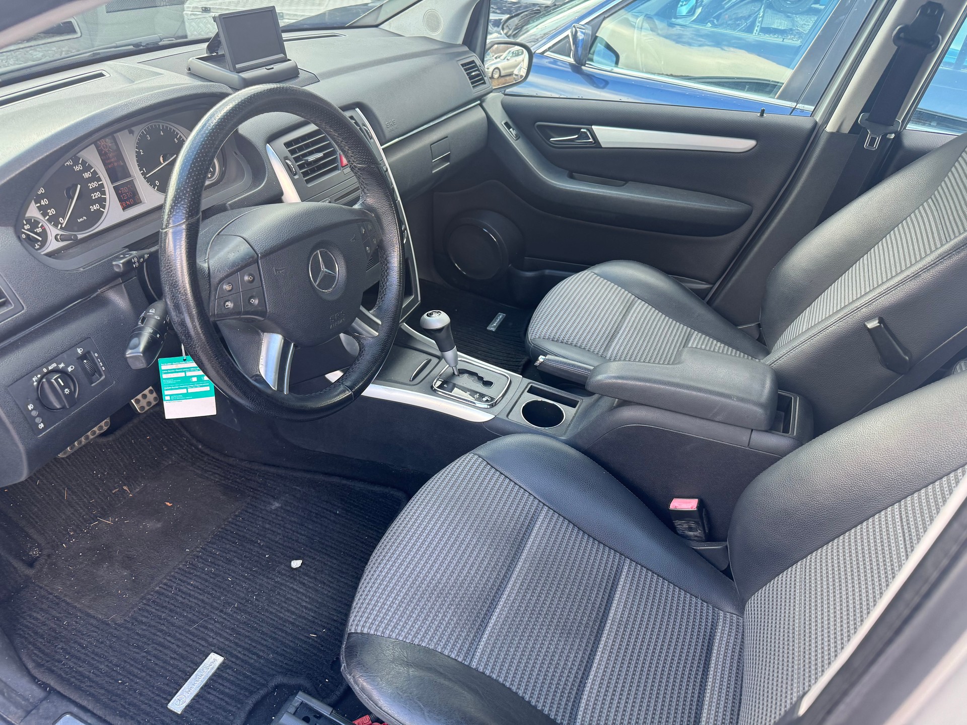 MERCEDES-BENZ B 200-image-7