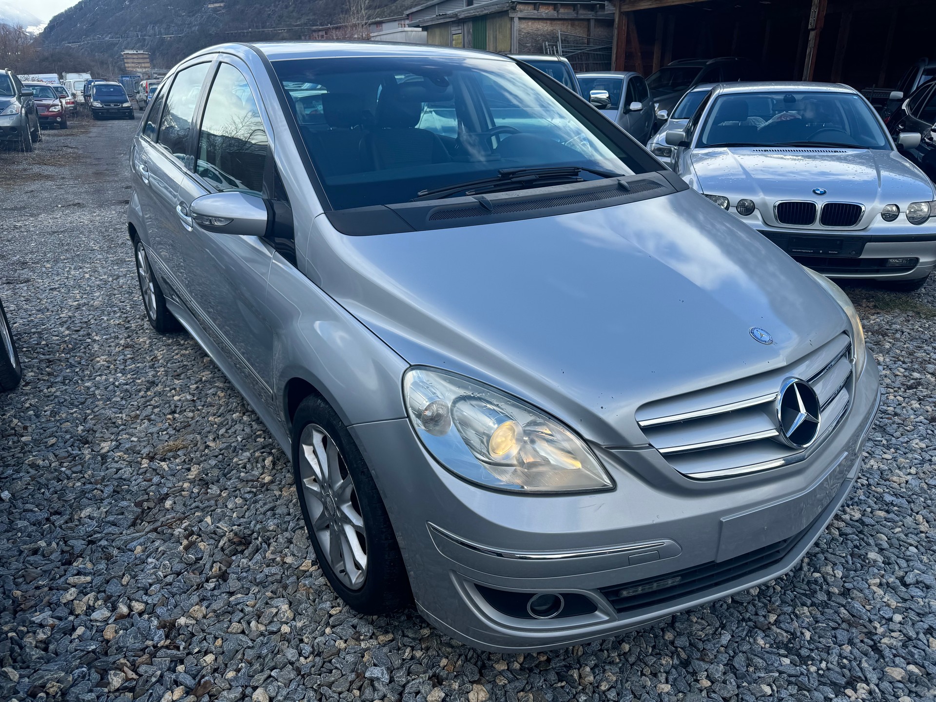 MERCEDES-BENZ B 200-image-1