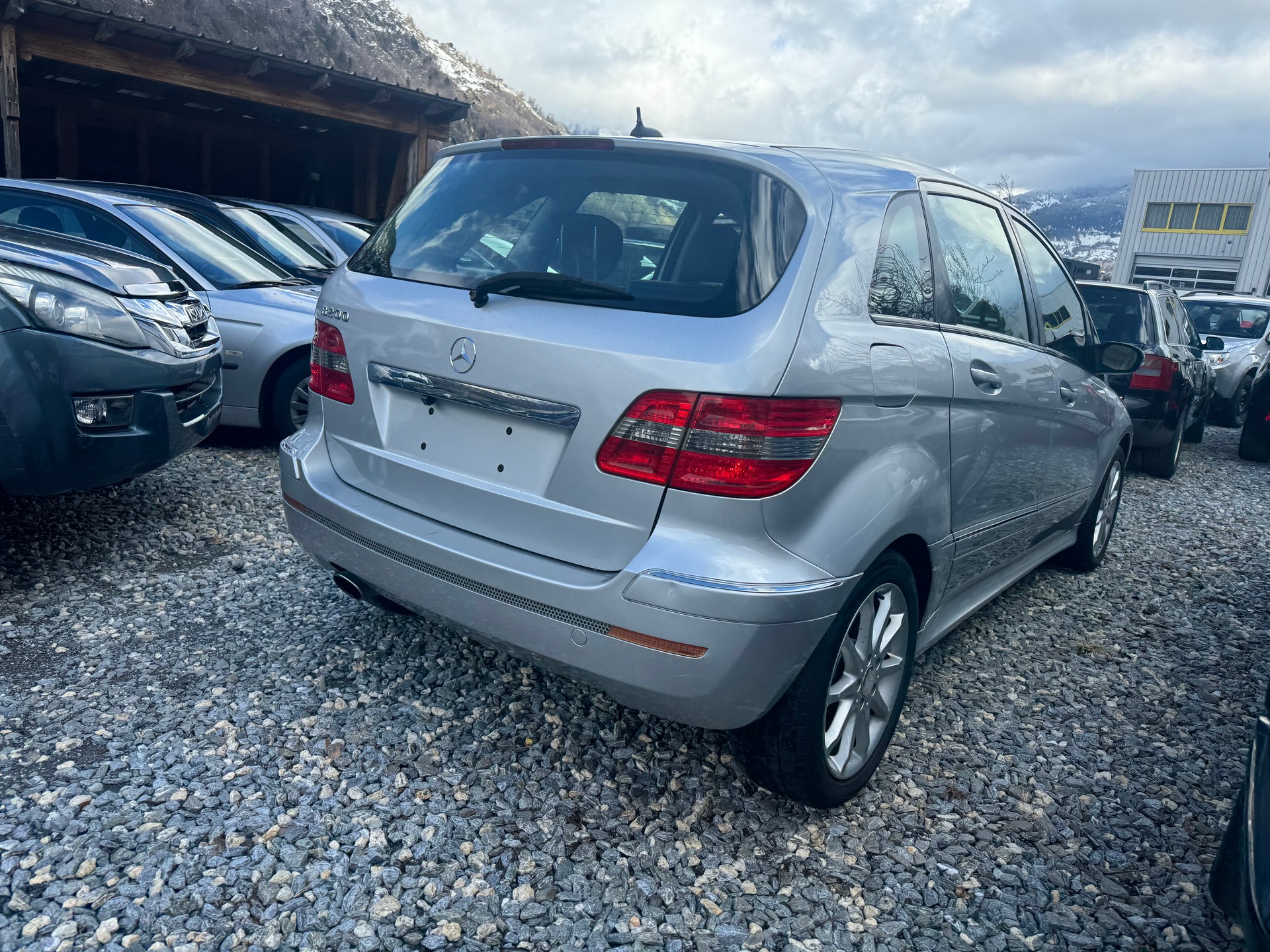 MERCEDES-BENZ B 200-image-9