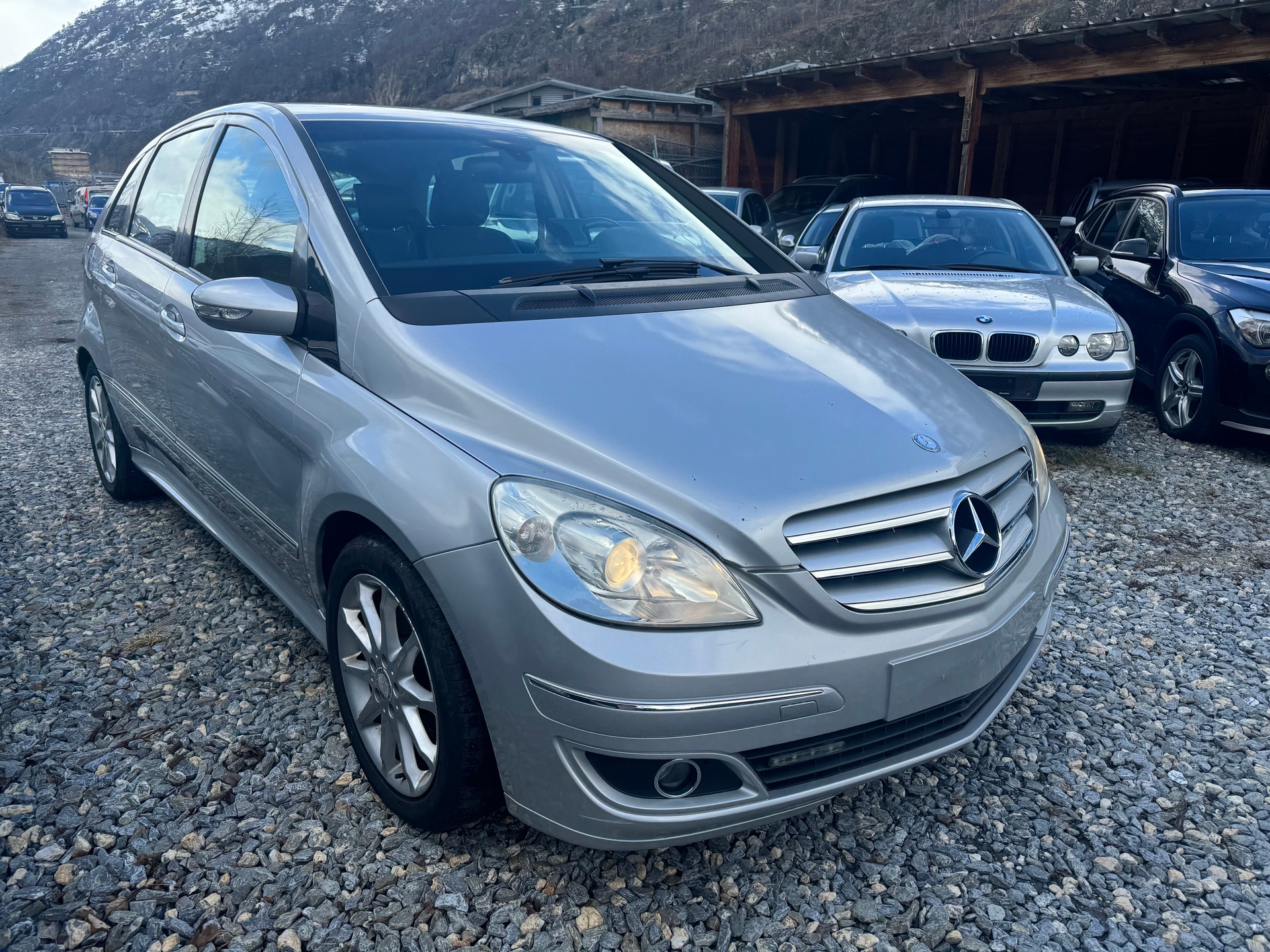 MERCEDES-BENZ B 200-image-0