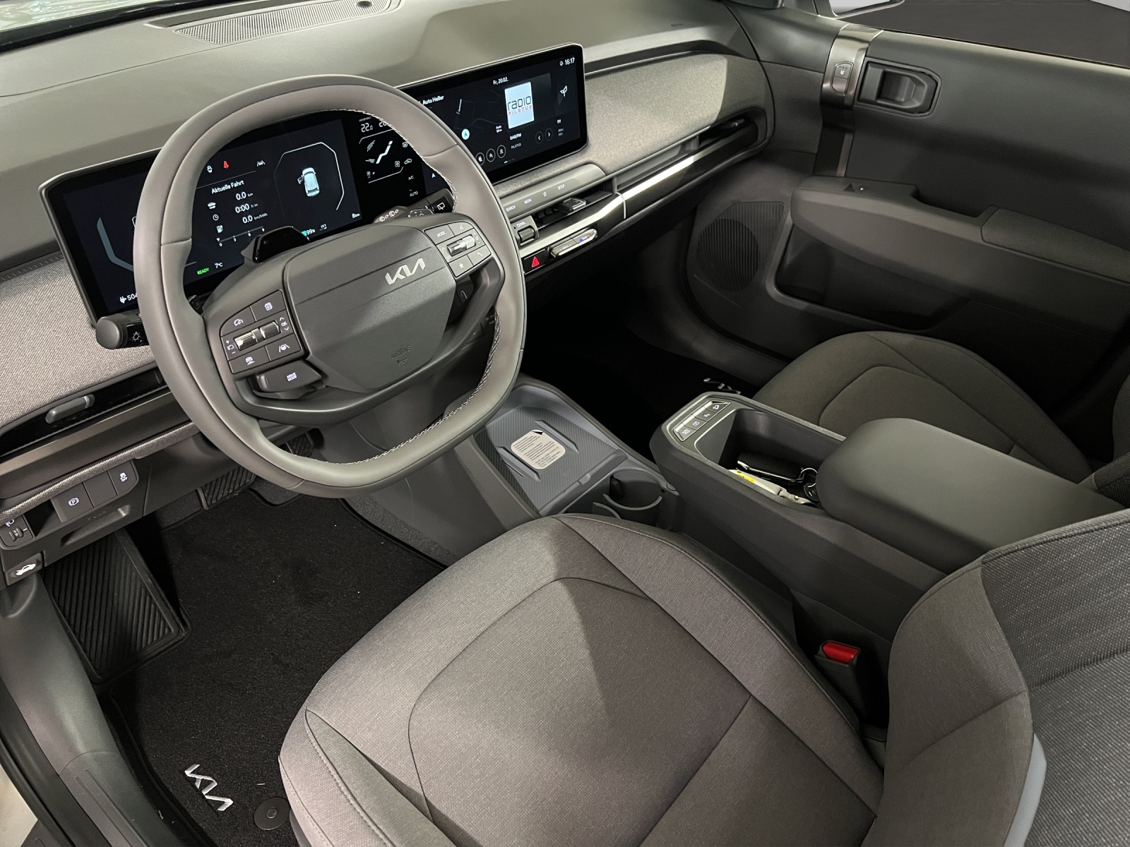 KIA EV3 81 kWh Earth-image-5