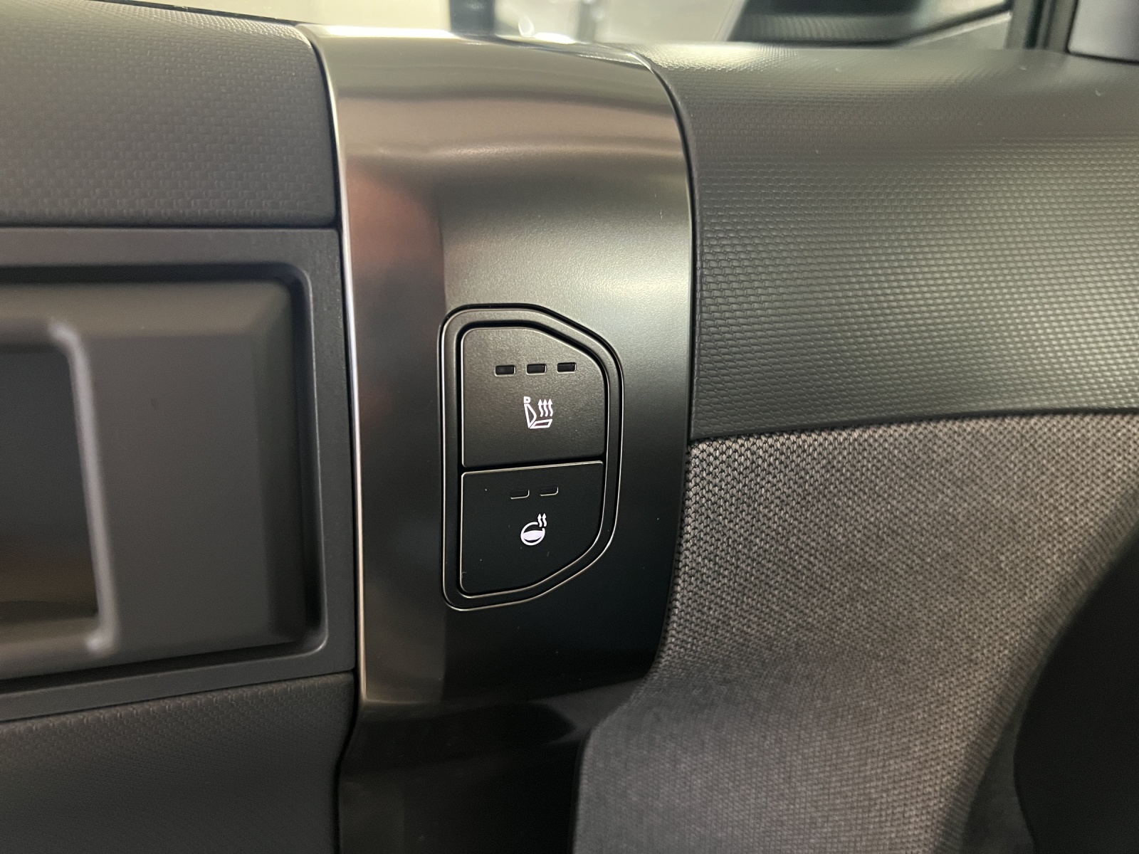 KIA EV3 81 kWh Earth-image-15