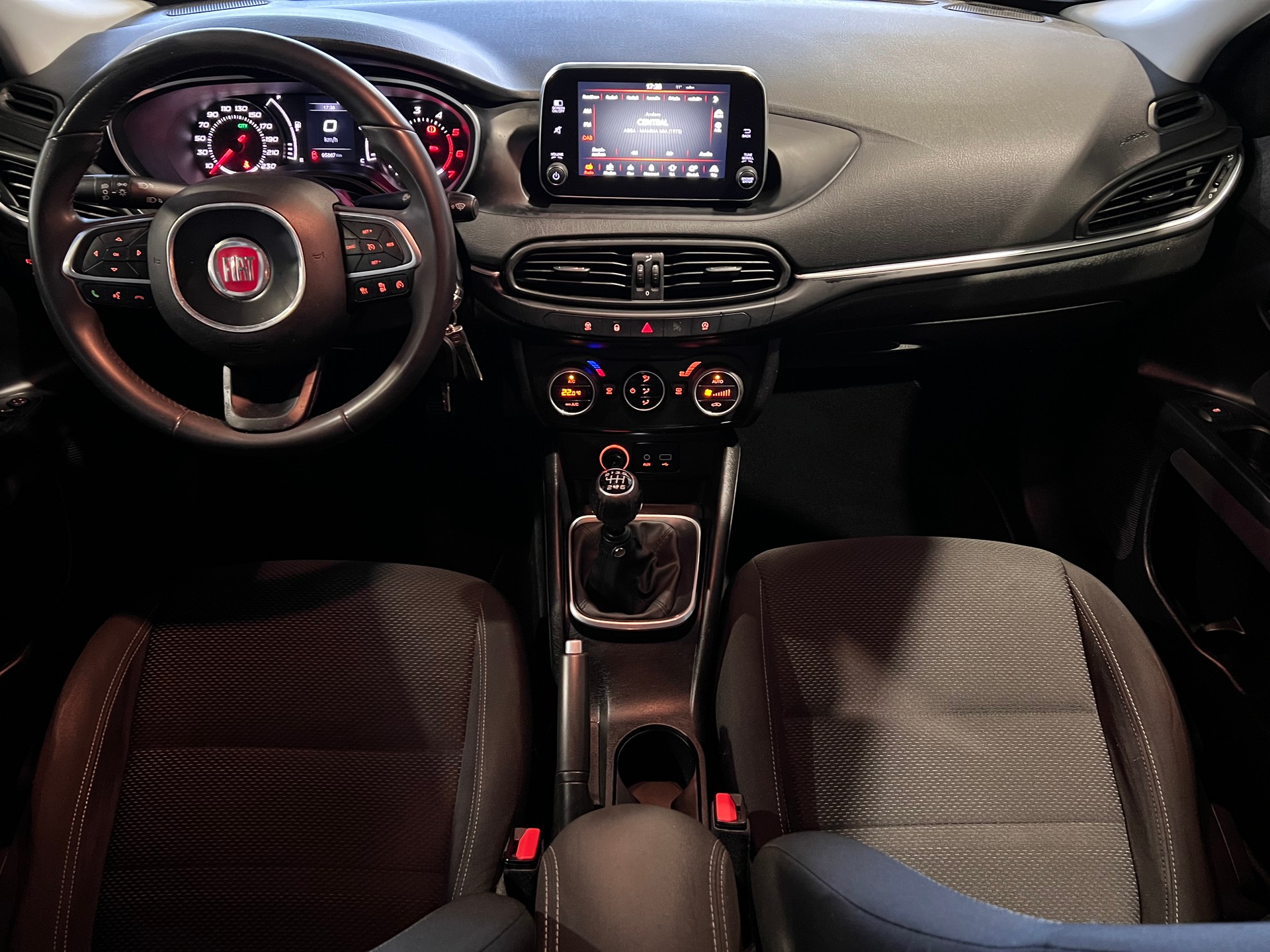 FIAT Tipo 1.6MJ Station Wagon Lounge-image-9