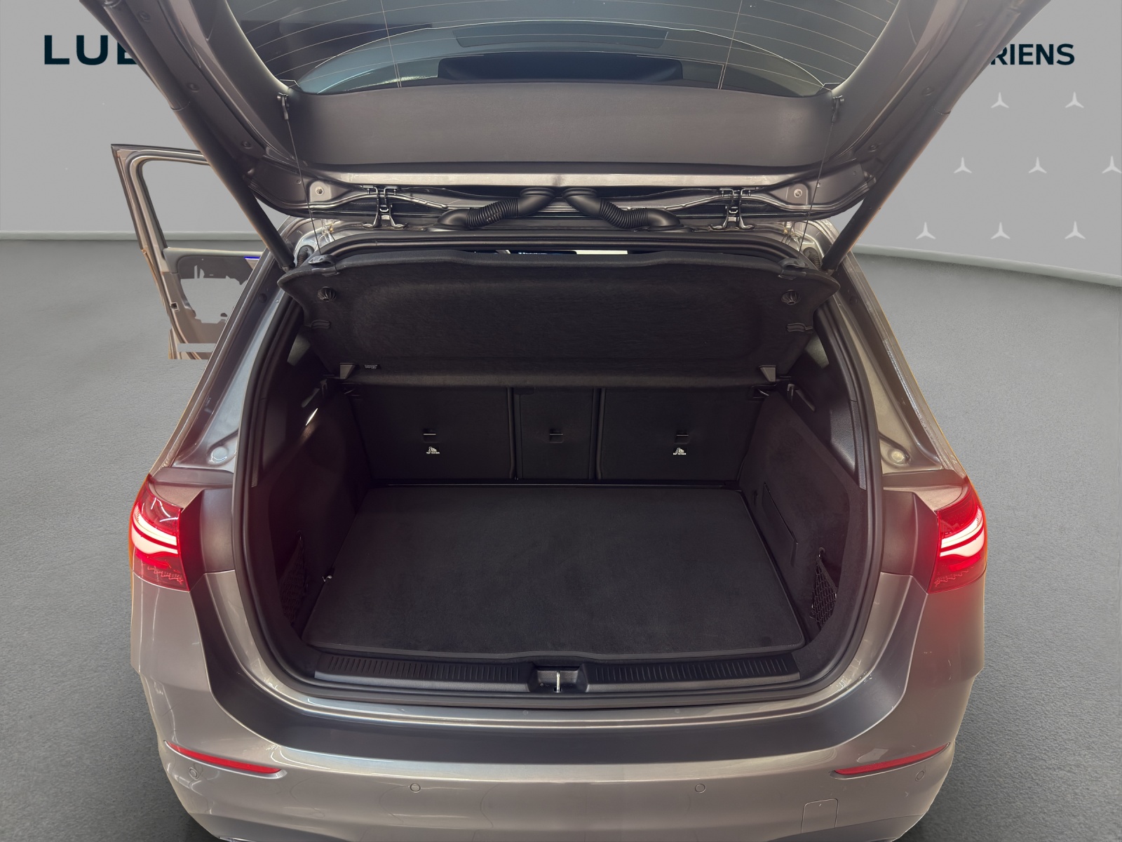 MERCEDES-BENZ B 200 - AMG / Rückfahrkamera / AHK / Sitzkomfort-Paket-image-14
