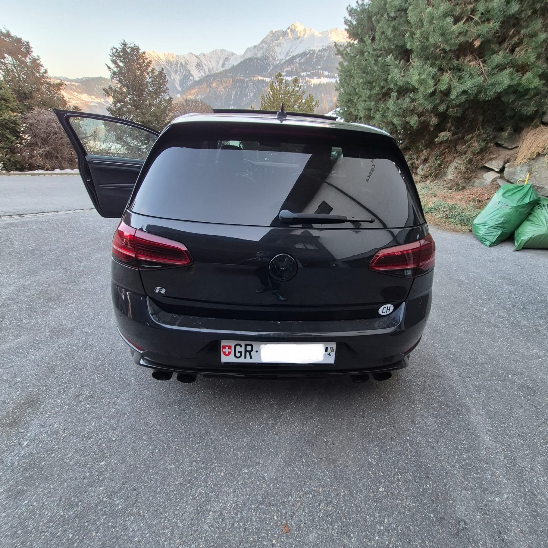 VW Golf 2.0 TSI R 4Motion DSG-image-2