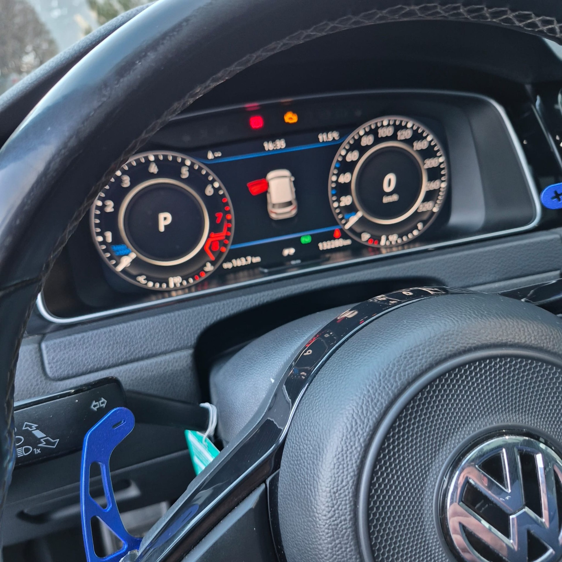 VW Golf 2.0 TSI R 4Motion DSG-image-10