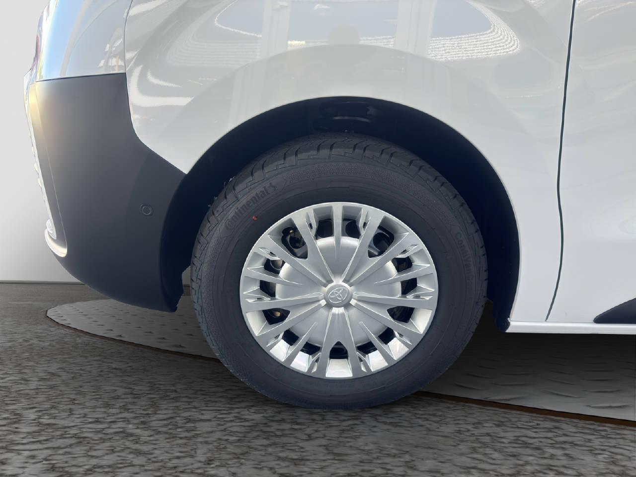 TOYOTA PROACE Van L2 2.0 D Advanced-image-8