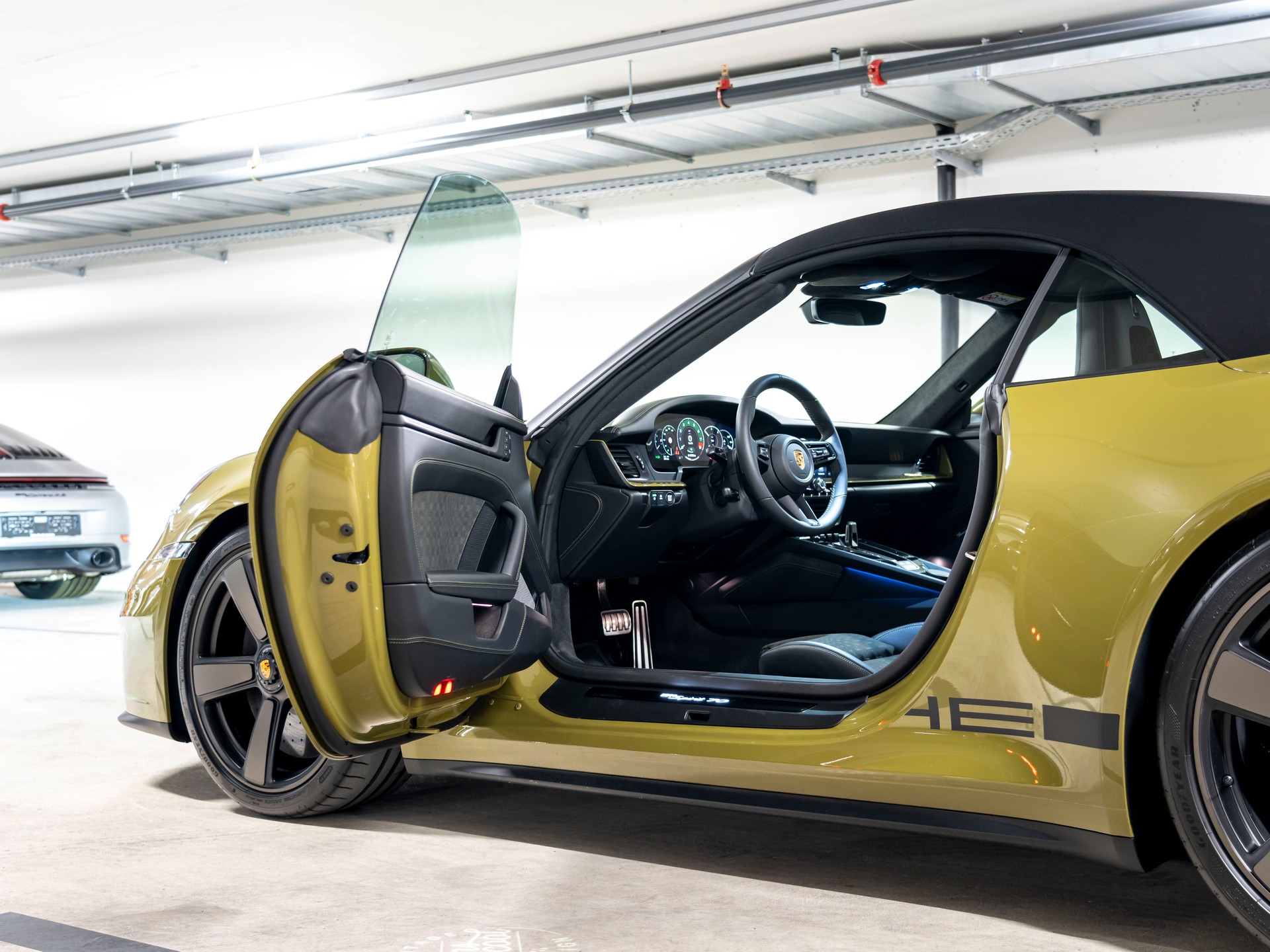 PORSCHE 911 Cabriolet Spirit 70 PDK-image-15