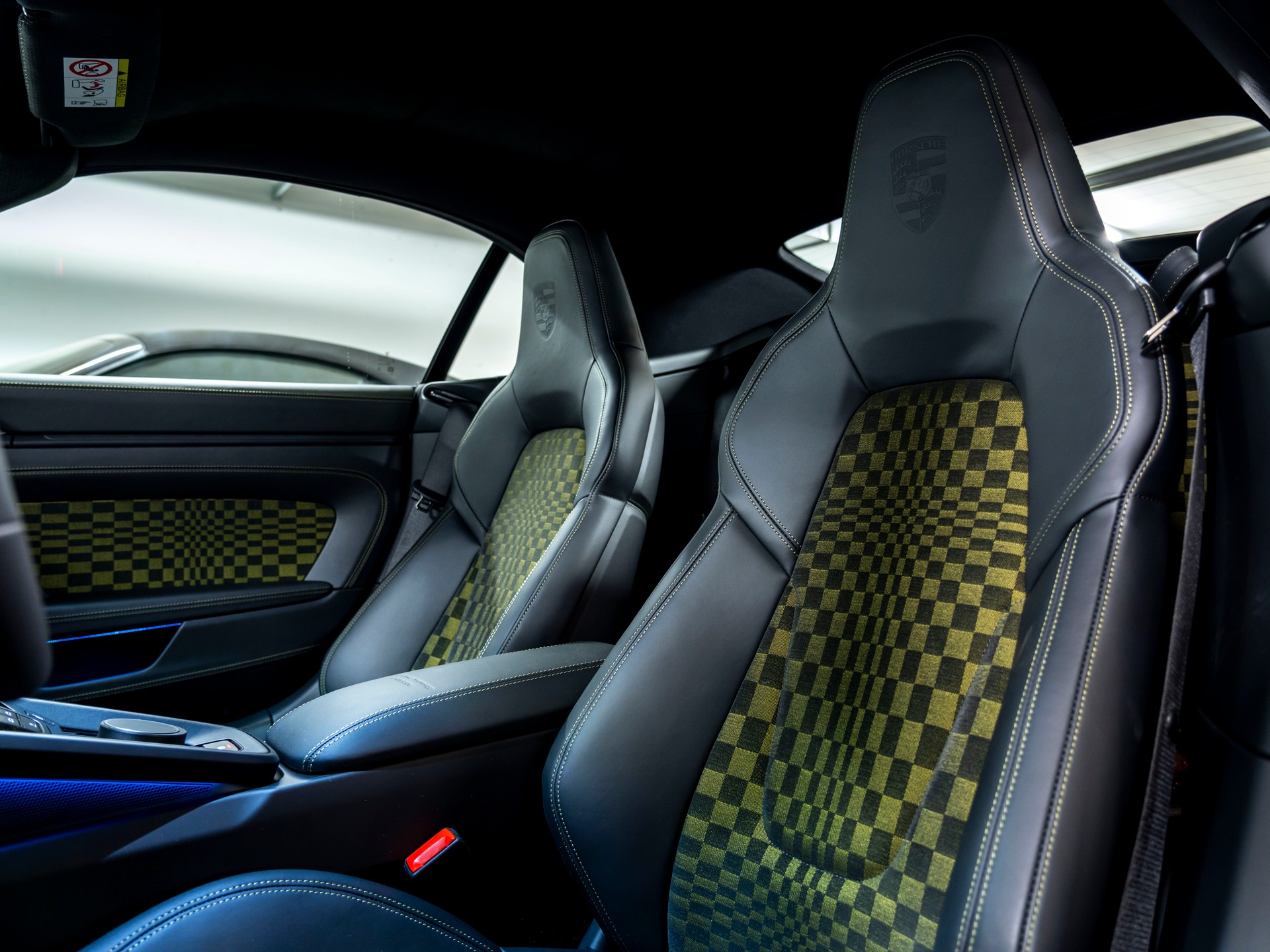 PORSCHE 911 Cabriolet Spirit 70 PDK-image-17