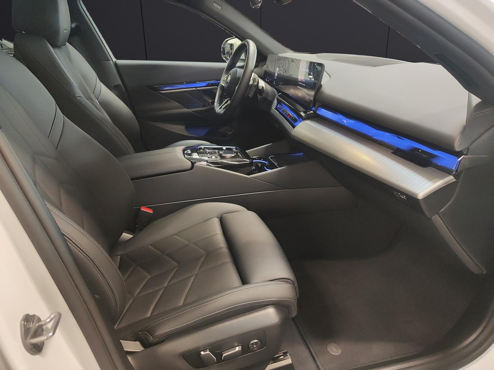 BMW 520d xDrive Touring-image-7