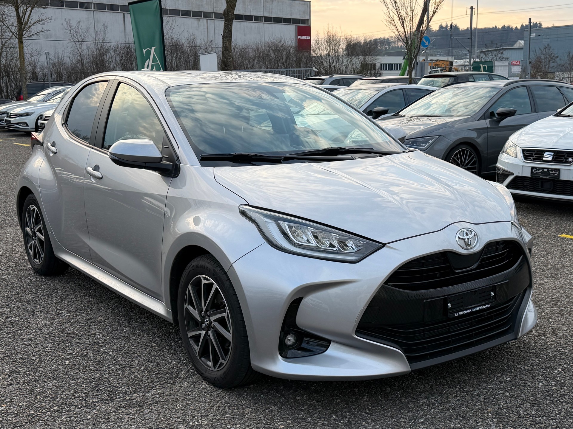 TOYOTA Yaris 1.5 Trend-image-2