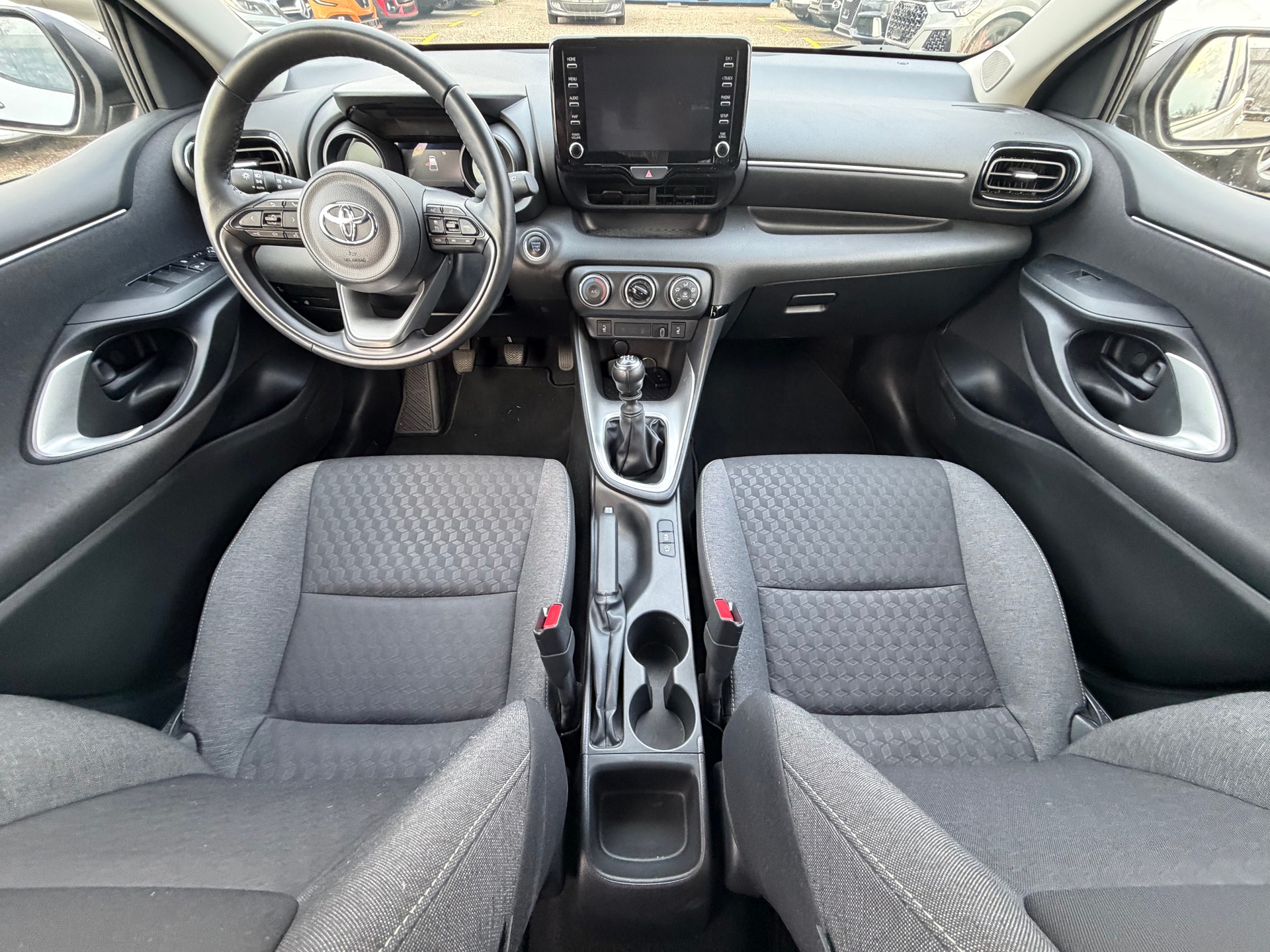 TOYOTA Yaris 1.5 Trend-image-9